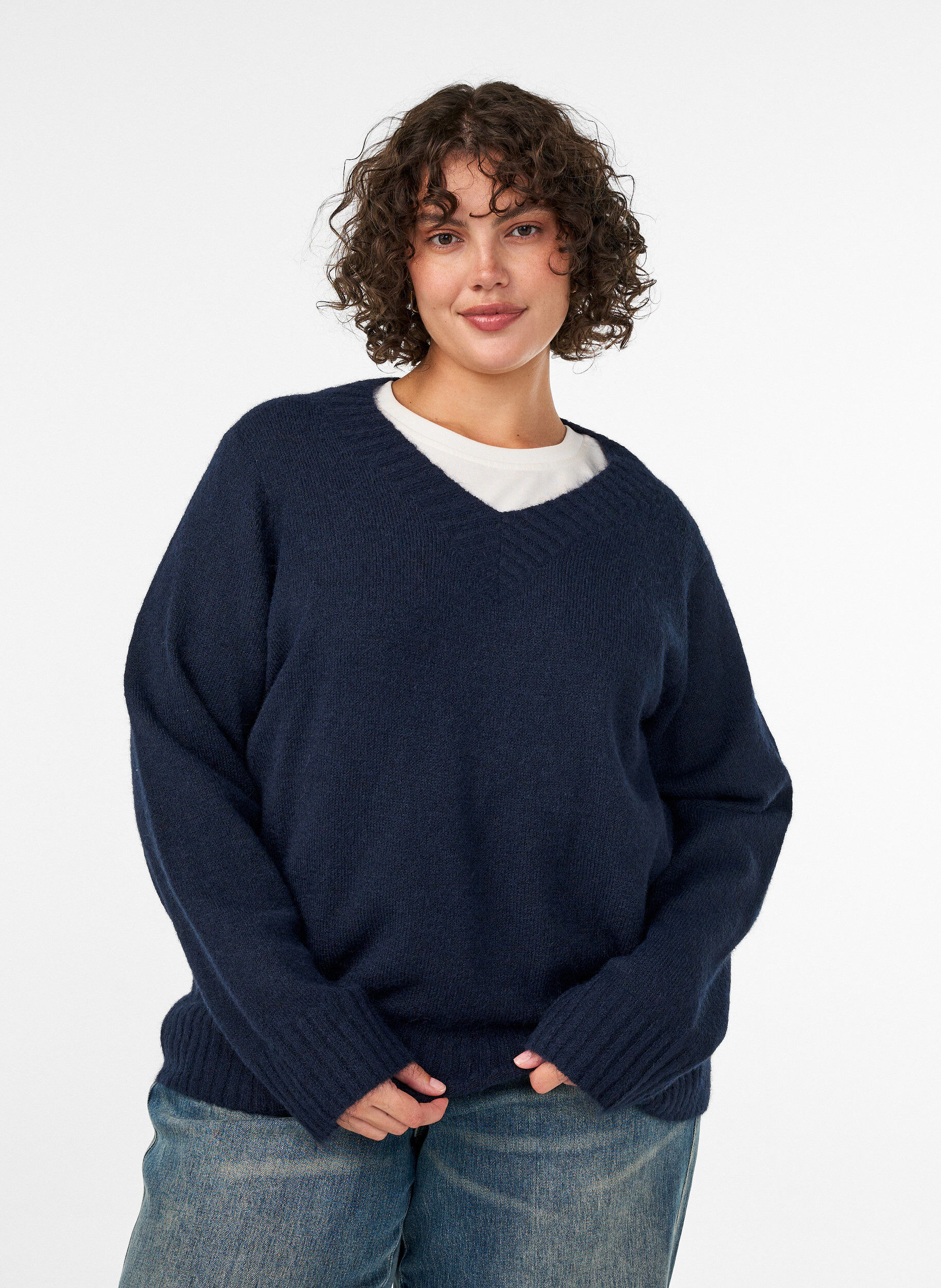 Pull col V, Bleu, Model