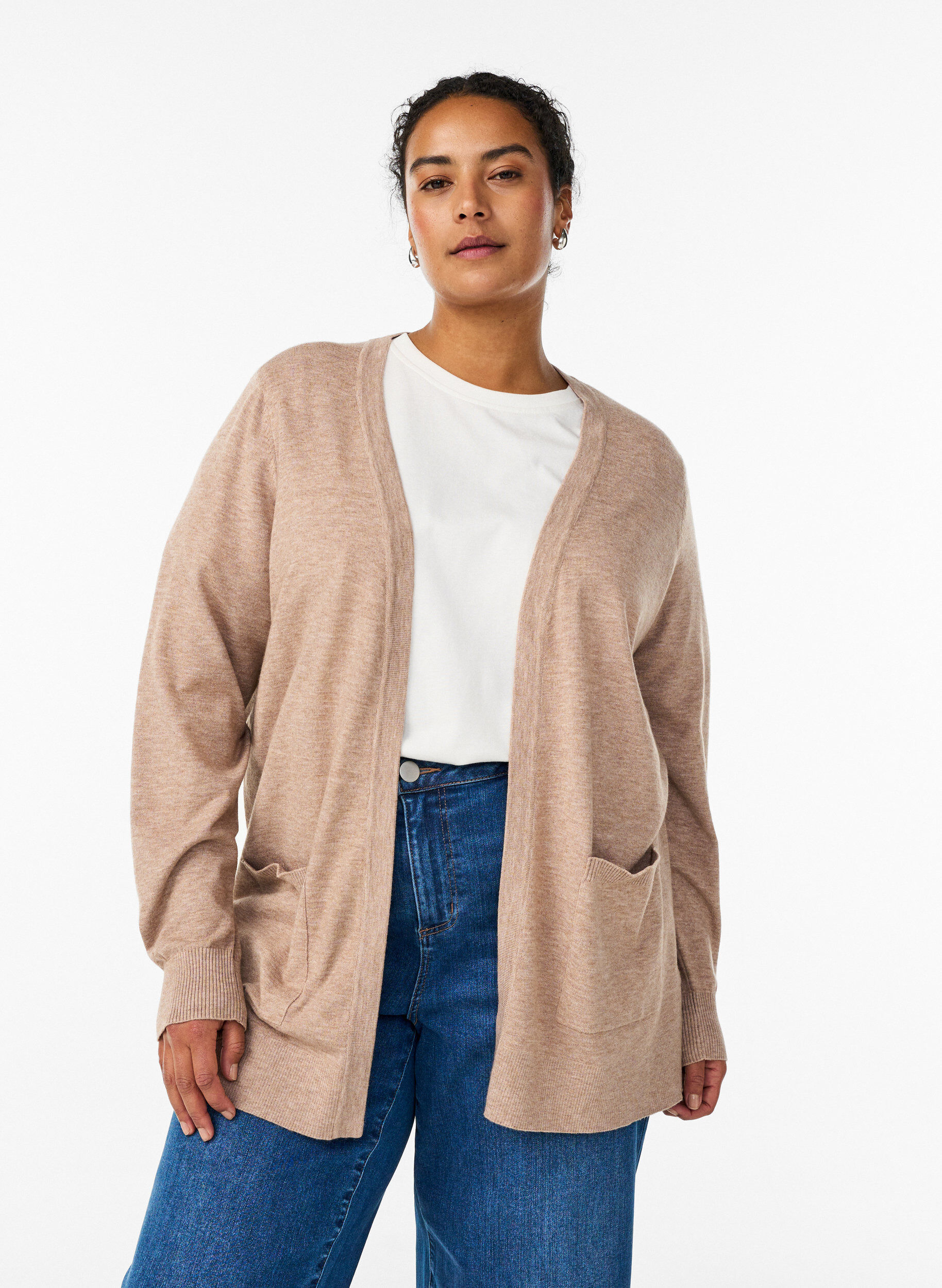 Cardigan long en maille ouvert avec poches, Beige, Model