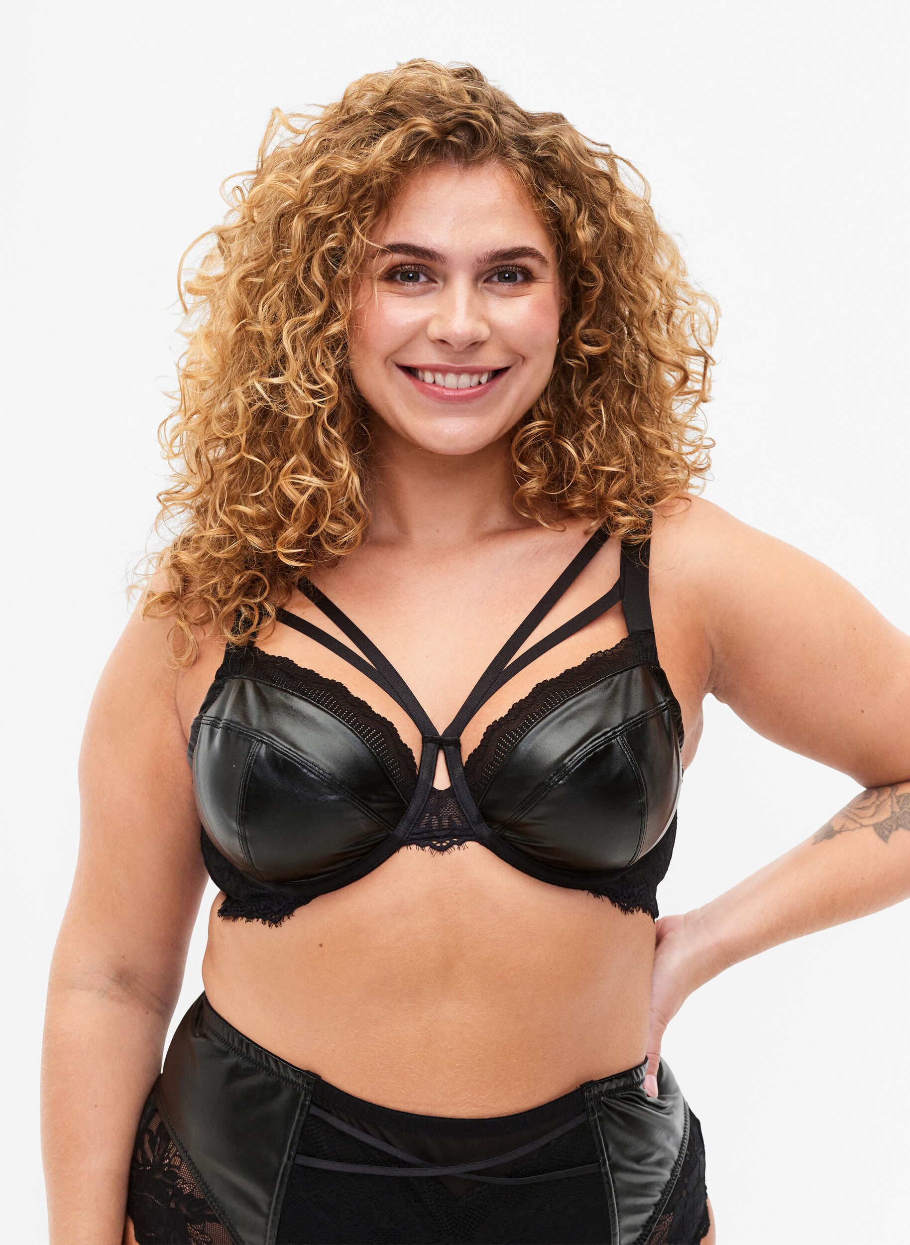 Zizzi  Soutien-gorge &agrave; armatures avec cha&icirc;nes, Black, Model image number 0