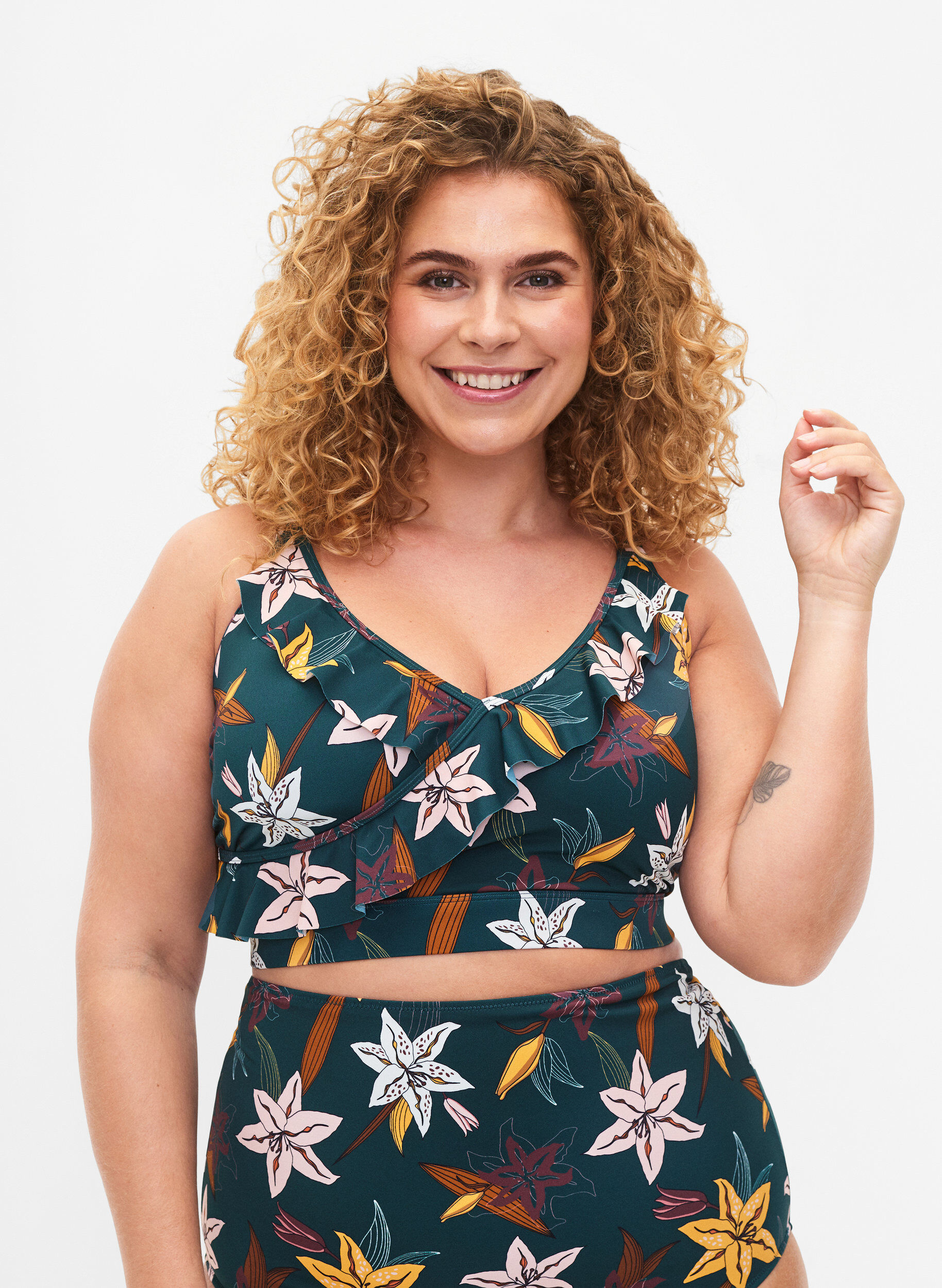 ZizziSoutien-gorge de bikini &agrave; fleurs avec d&eacute;tails &agrave; volants, Vert, Model image number 0