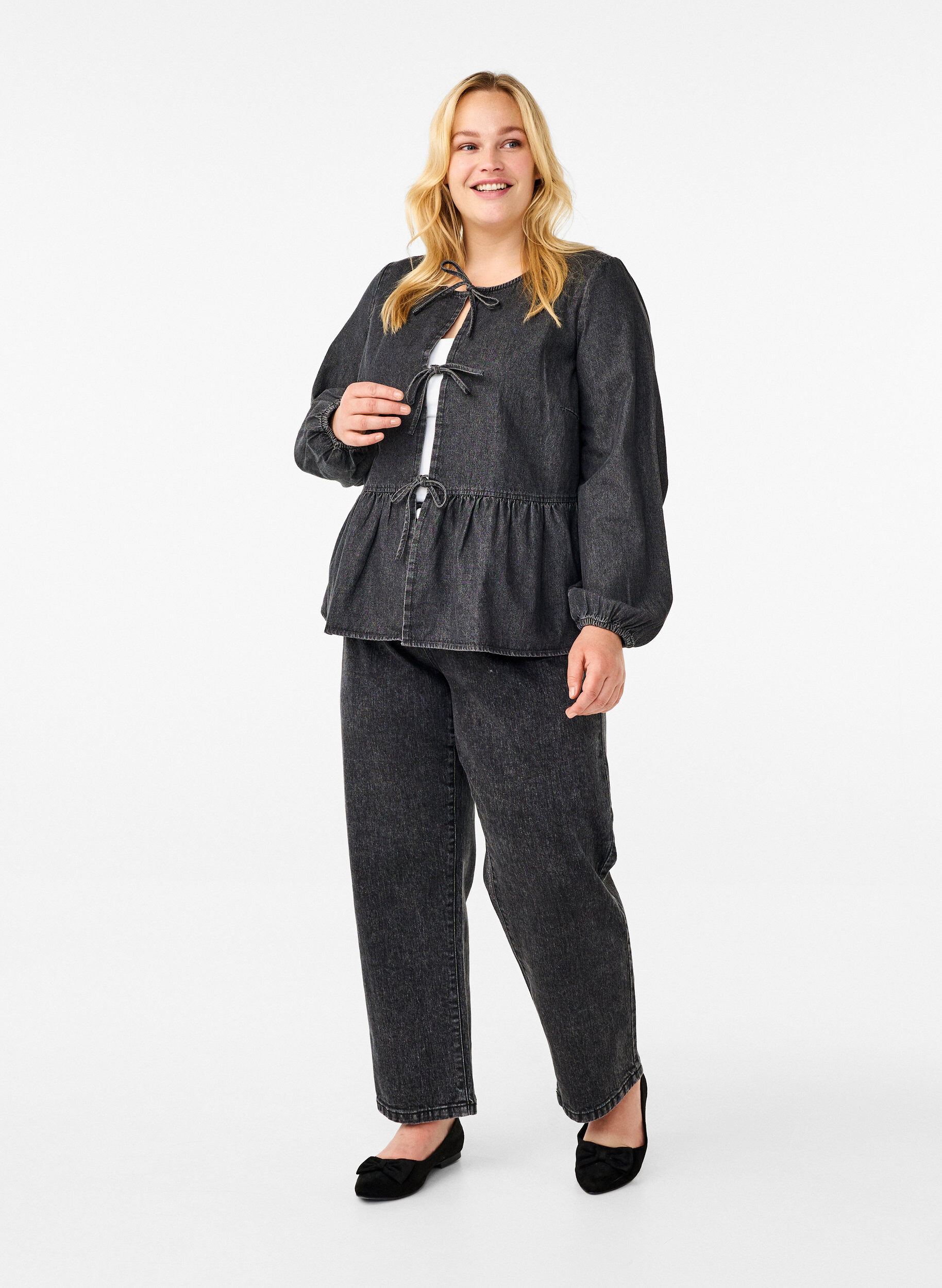 Zizzi  Chemisier &agrave; basque en denim avec lien &agrave; nouer, Gris anthracite, Model image number 1