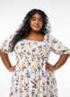 Robe midi en viscose &agrave; fleurs avec smock, Blanc, Model image number 2