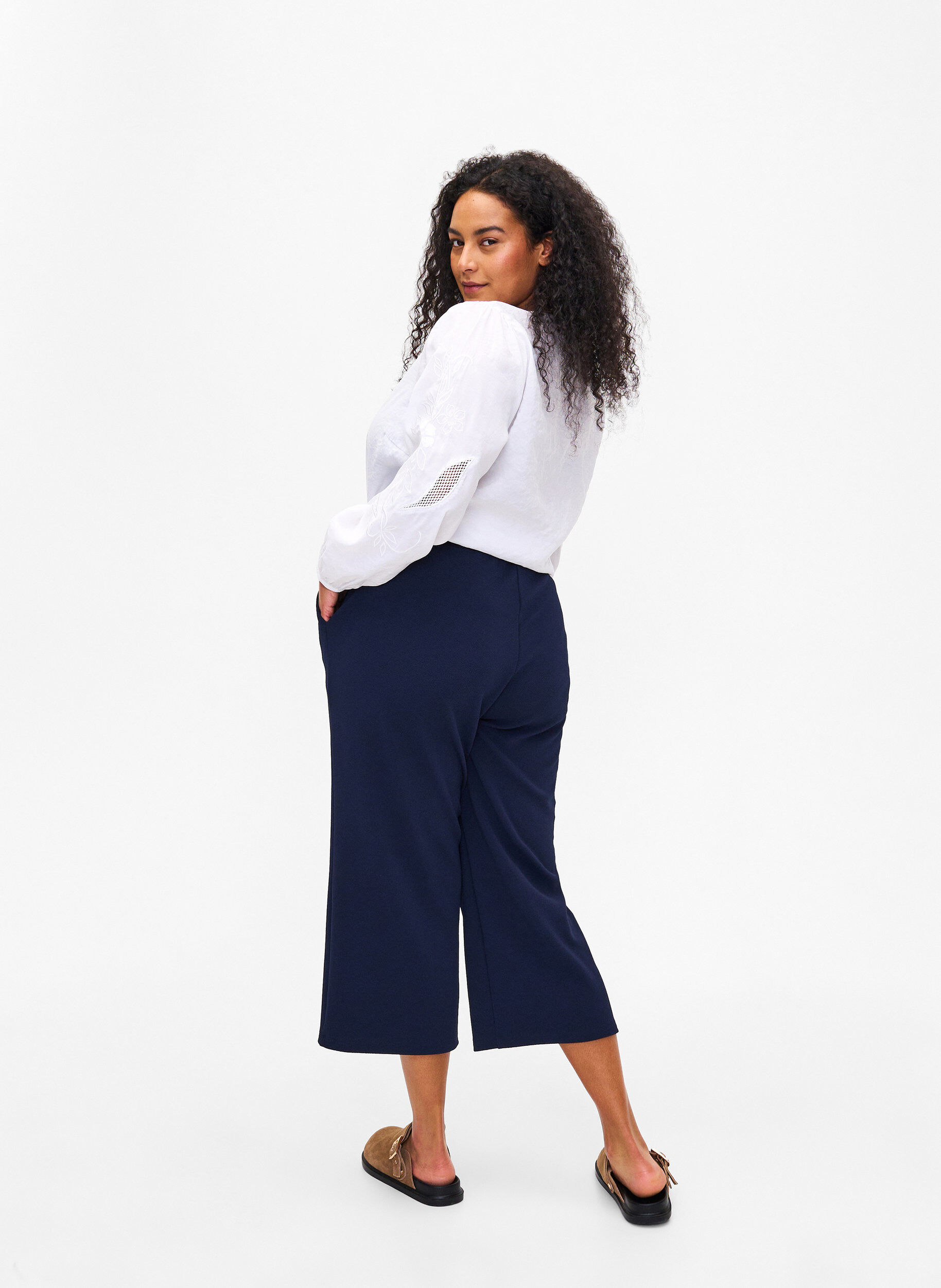 Zizzi Pantalon ample avec longueur 7/8, Bleu, Model image number 1