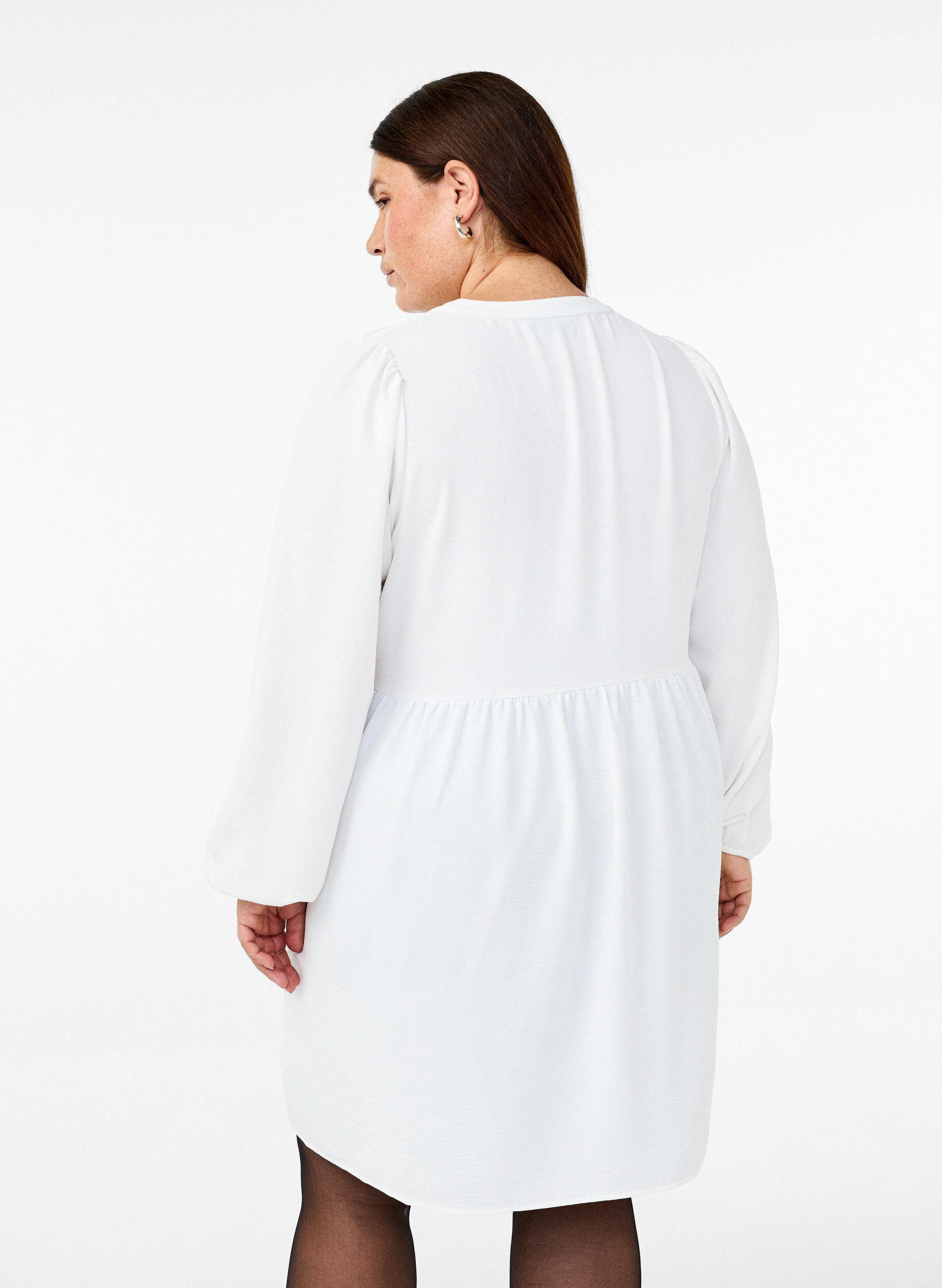 Zizzi FLASH - Robe courte avec des plis et des manches longues, Blanc, Model image number 1