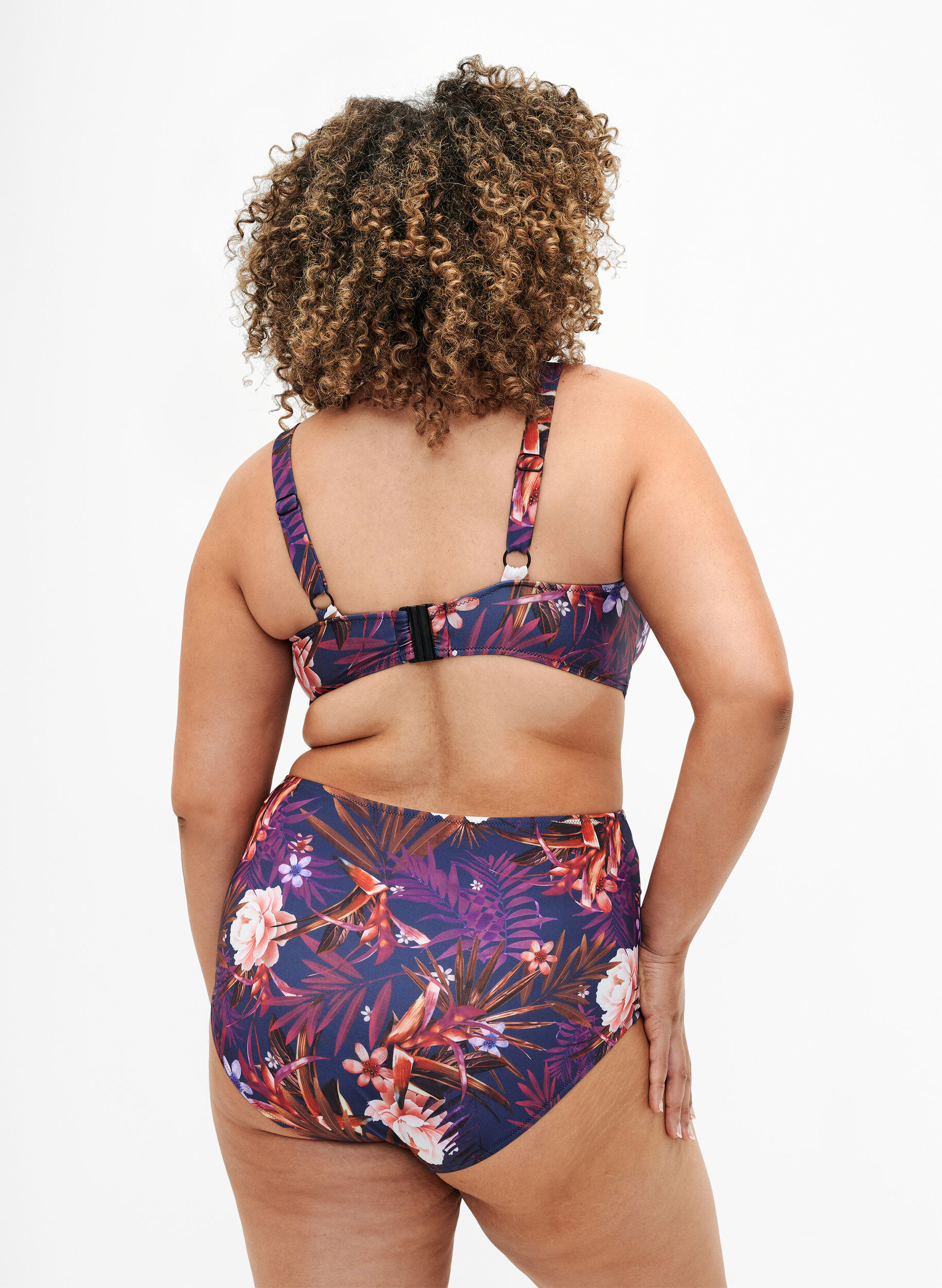Zizzi Bas de bikini &agrave; ray&eacute;e avec taille haute, Violet, Model image number 1