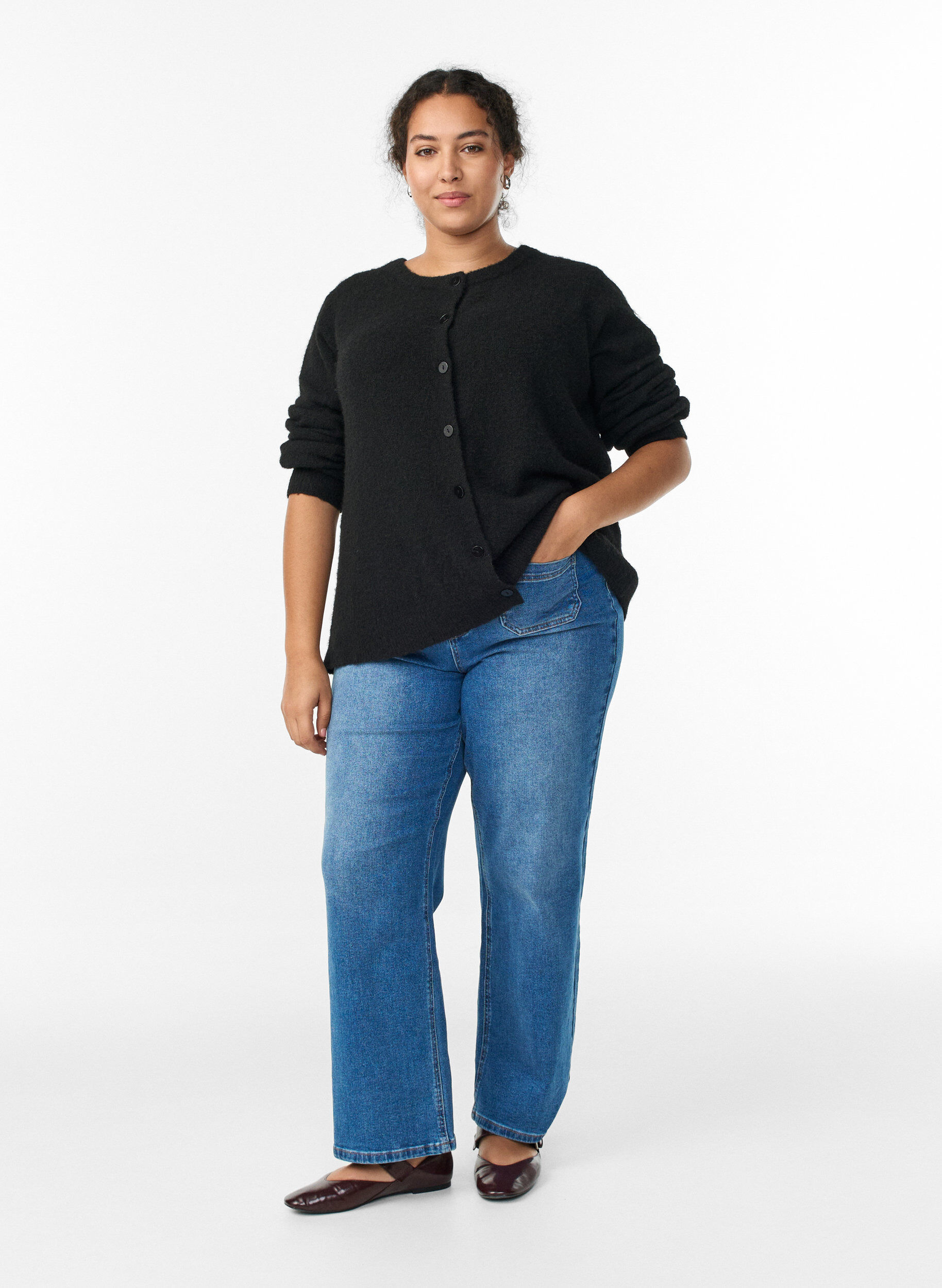 Zizzi Cardigan tricot&eacute; avec laine et boutons, Noir, Model image number 1