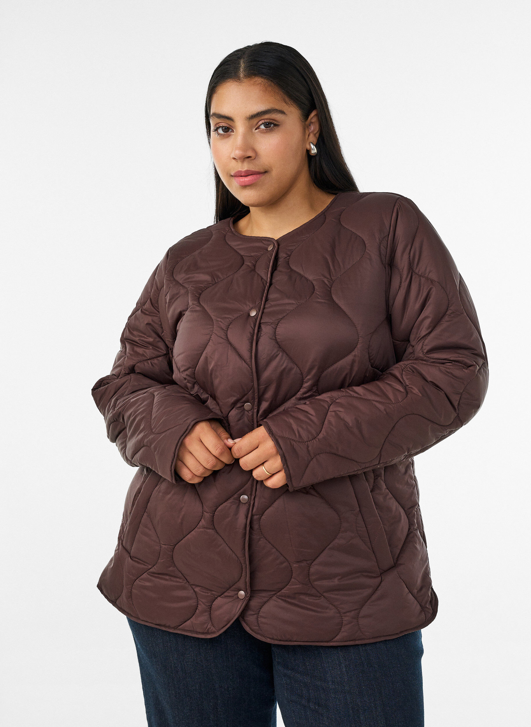 ZizziVeste matelass&eacute;e avec boutons-pression et col rond, Marron, Model image number 0
