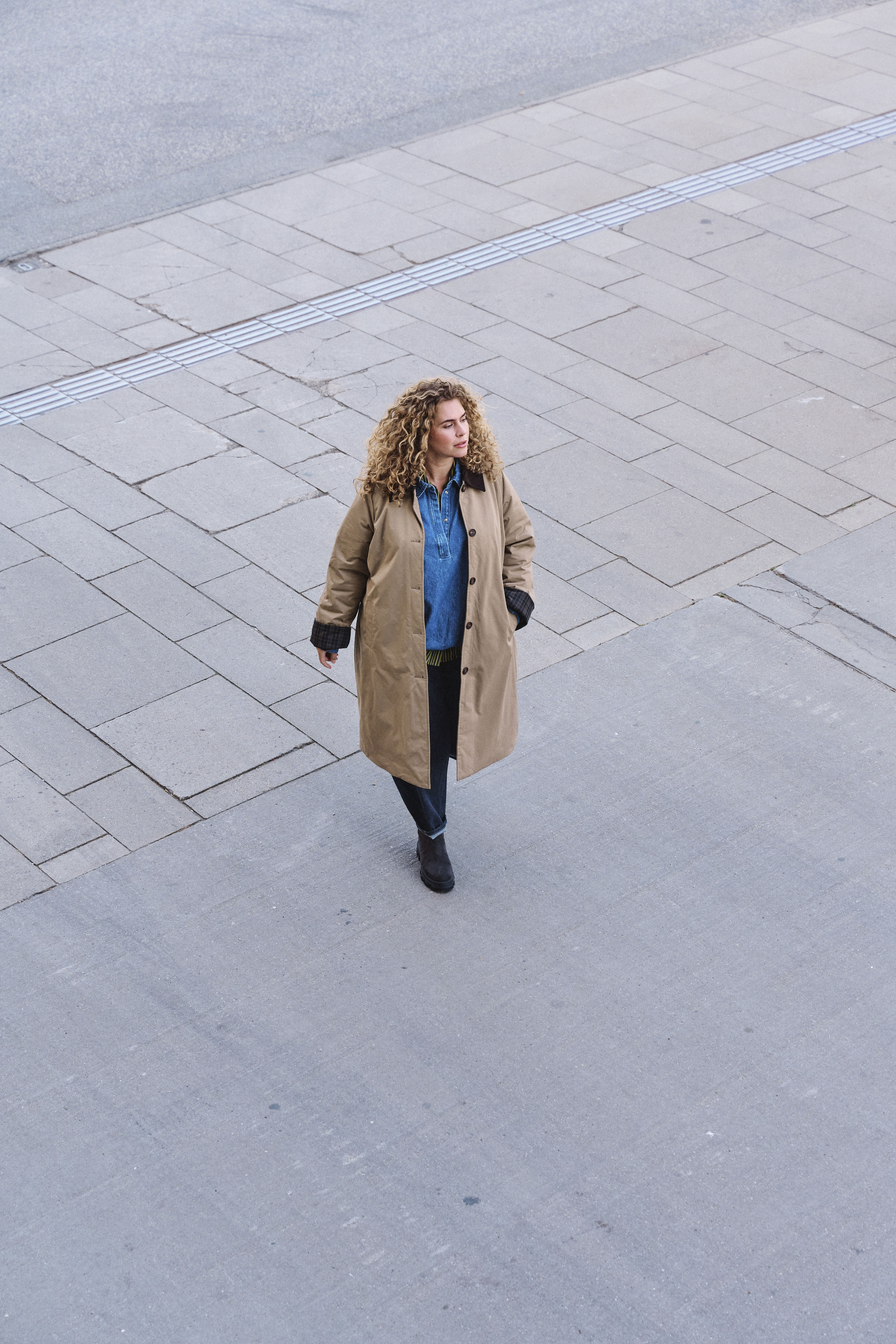 ZizziDenim d&eacute;contract&eacute; avec du caract&egrave;re, , Model