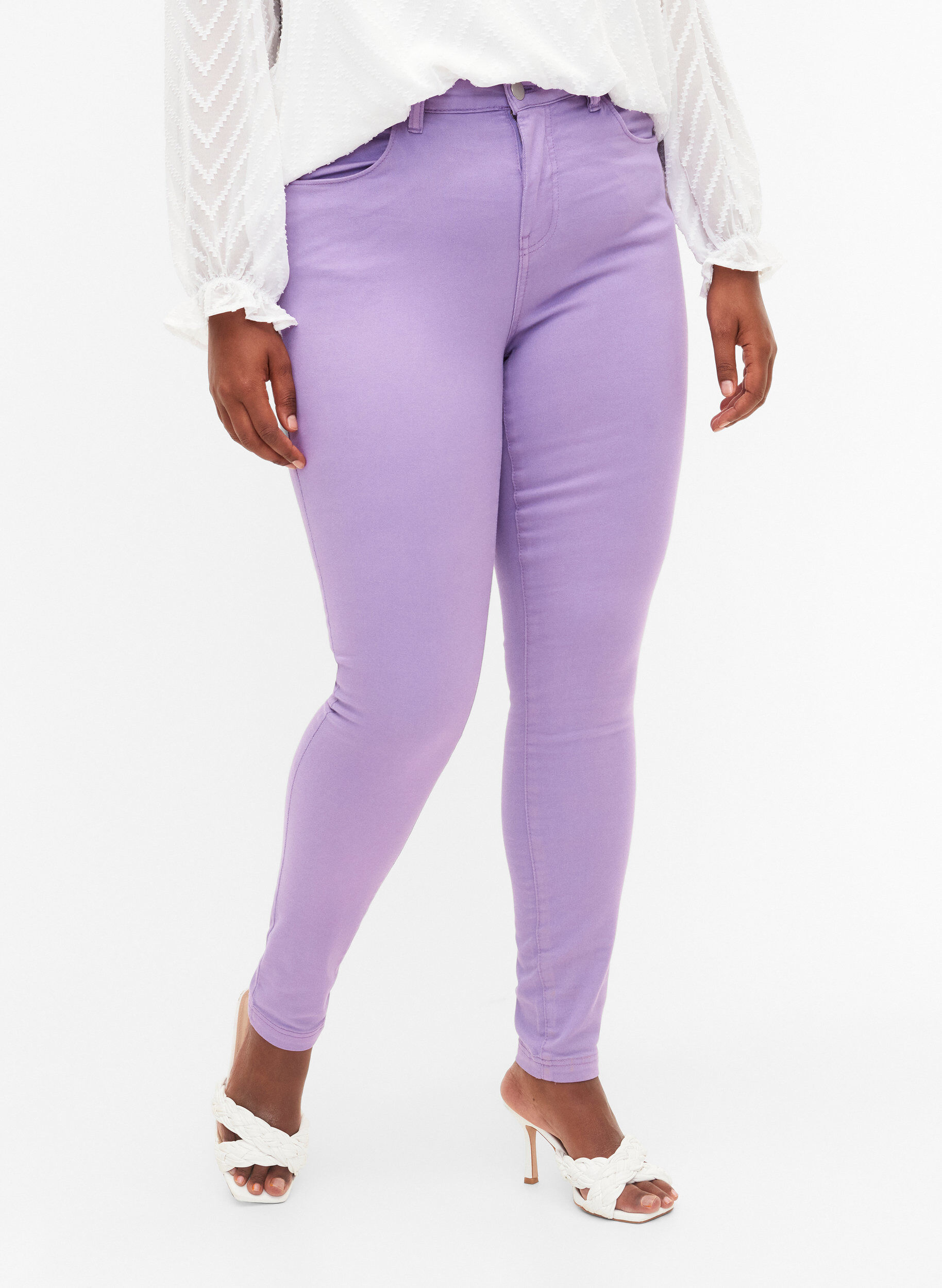 Zizzi Jean Amy &agrave; taille haute et &agrave; la coupe ajust&eacute;e, Chalk Violet, Model image number 2
