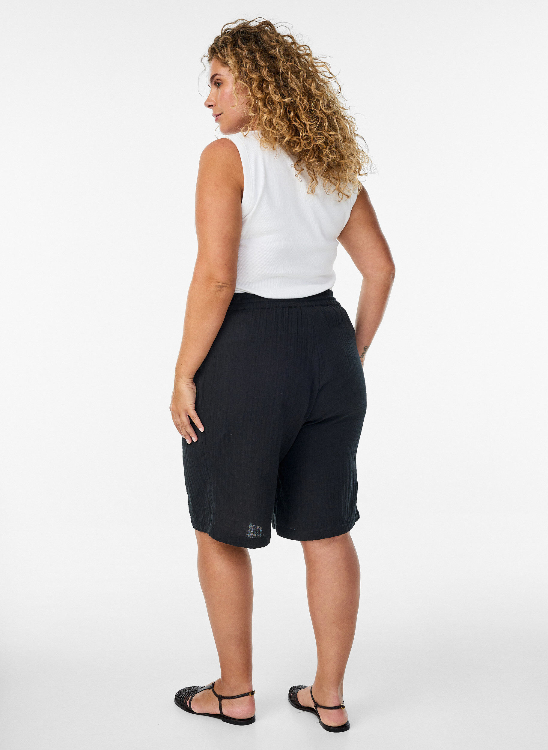 ZizziShort ample en mousseline de coton taille haute, Noir, Model image number 2