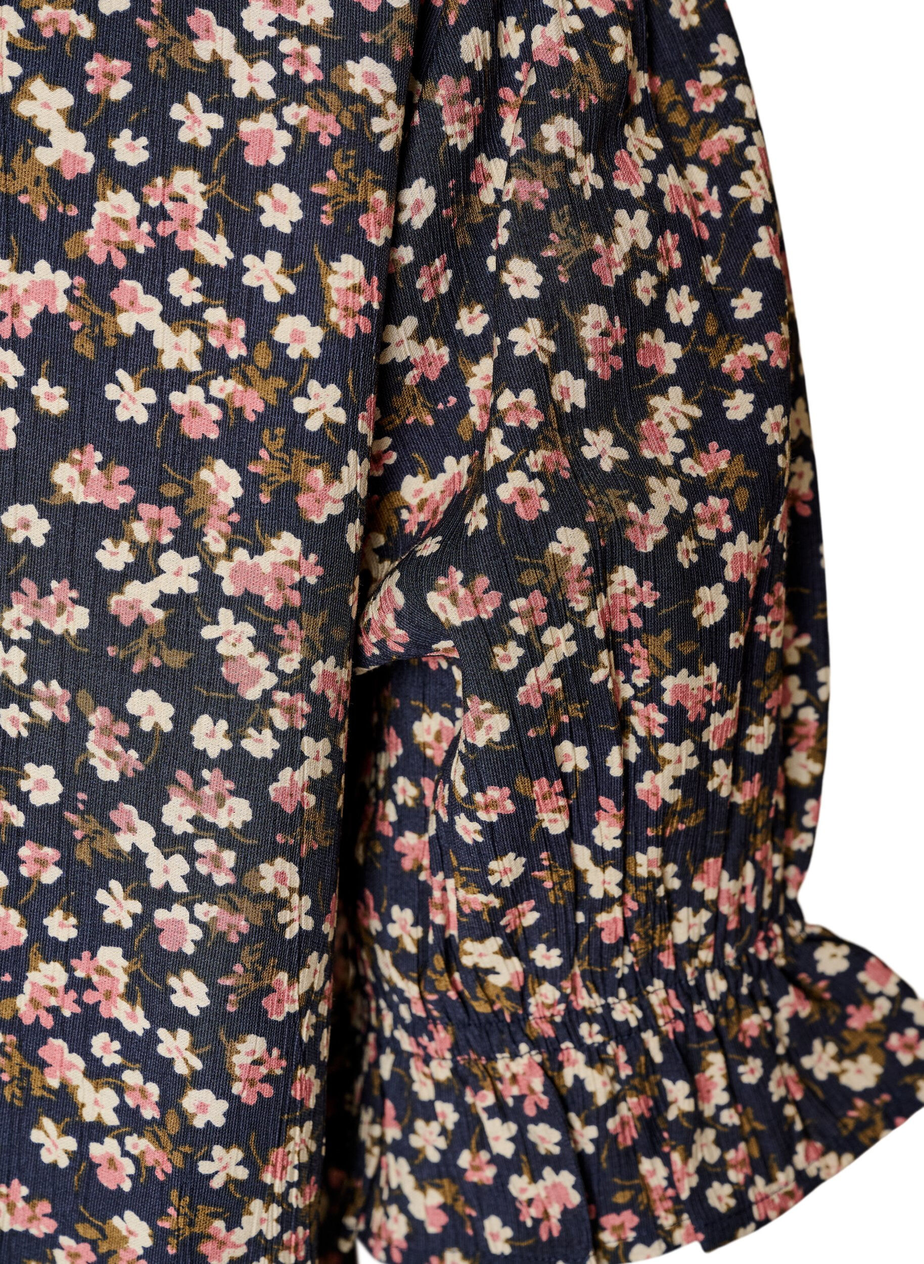 ZizziBlouse &agrave; imprim&eacute; floral en viscose avec manches courtes et d&eacute;tails smock&eacute;s, Bleu, Packshot image number 3