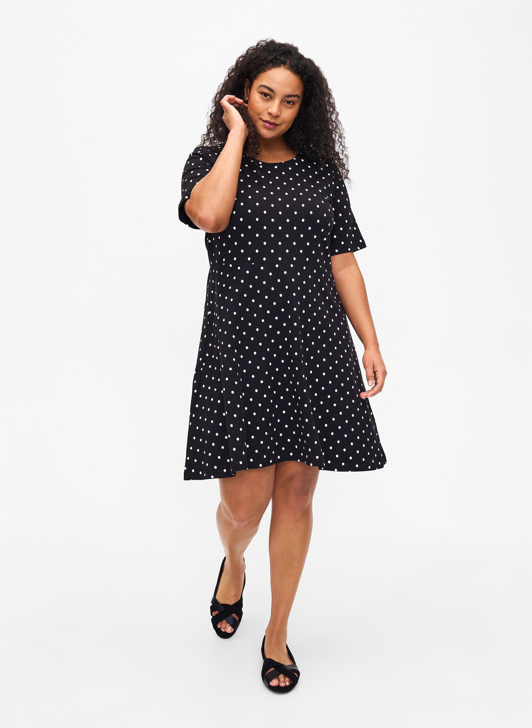 Zizzi Robe en coton &agrave; manches courtes et &agrave; pois, Black w. White Dot, Model image number 2