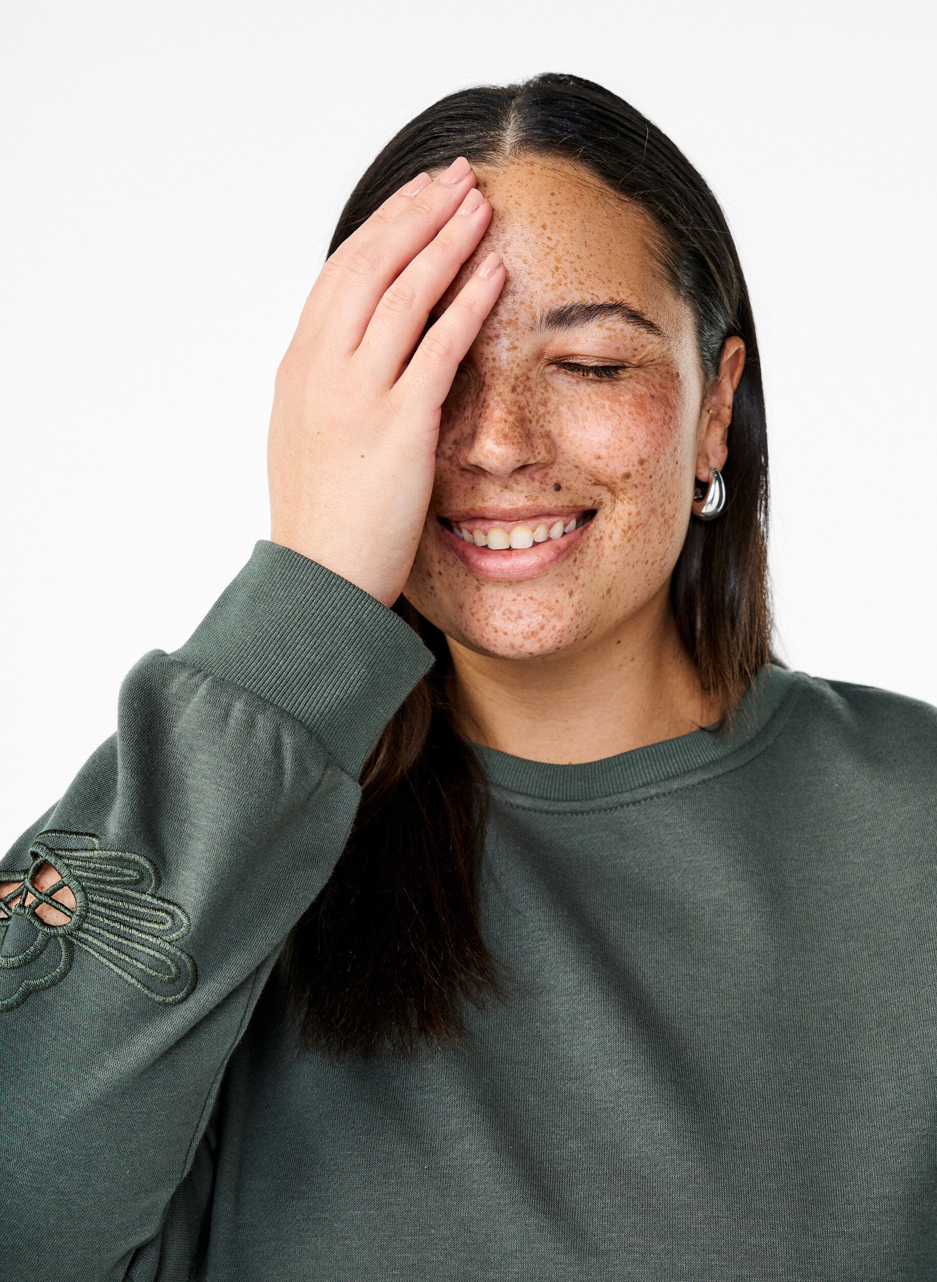 Zizzi Sweatshirt avec d&eacute;coupes &agrave; motifs brod&eacute;s, Thyme, Image image number 0