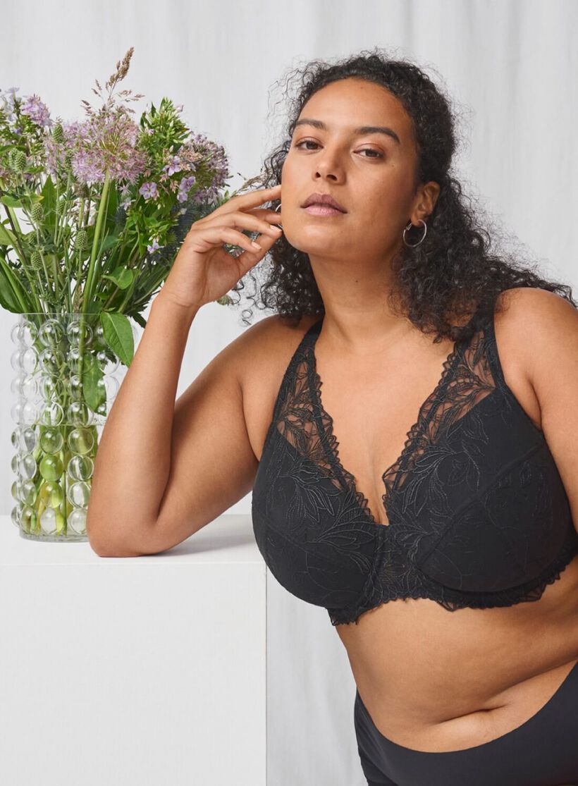 Soutien-gorge rembourré en dentelle avec string sans couture, , Model