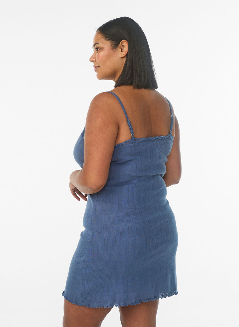 Chemise de nuit &agrave; fines bretelles et motif textur&eacute;, Bleu, Model image number 2