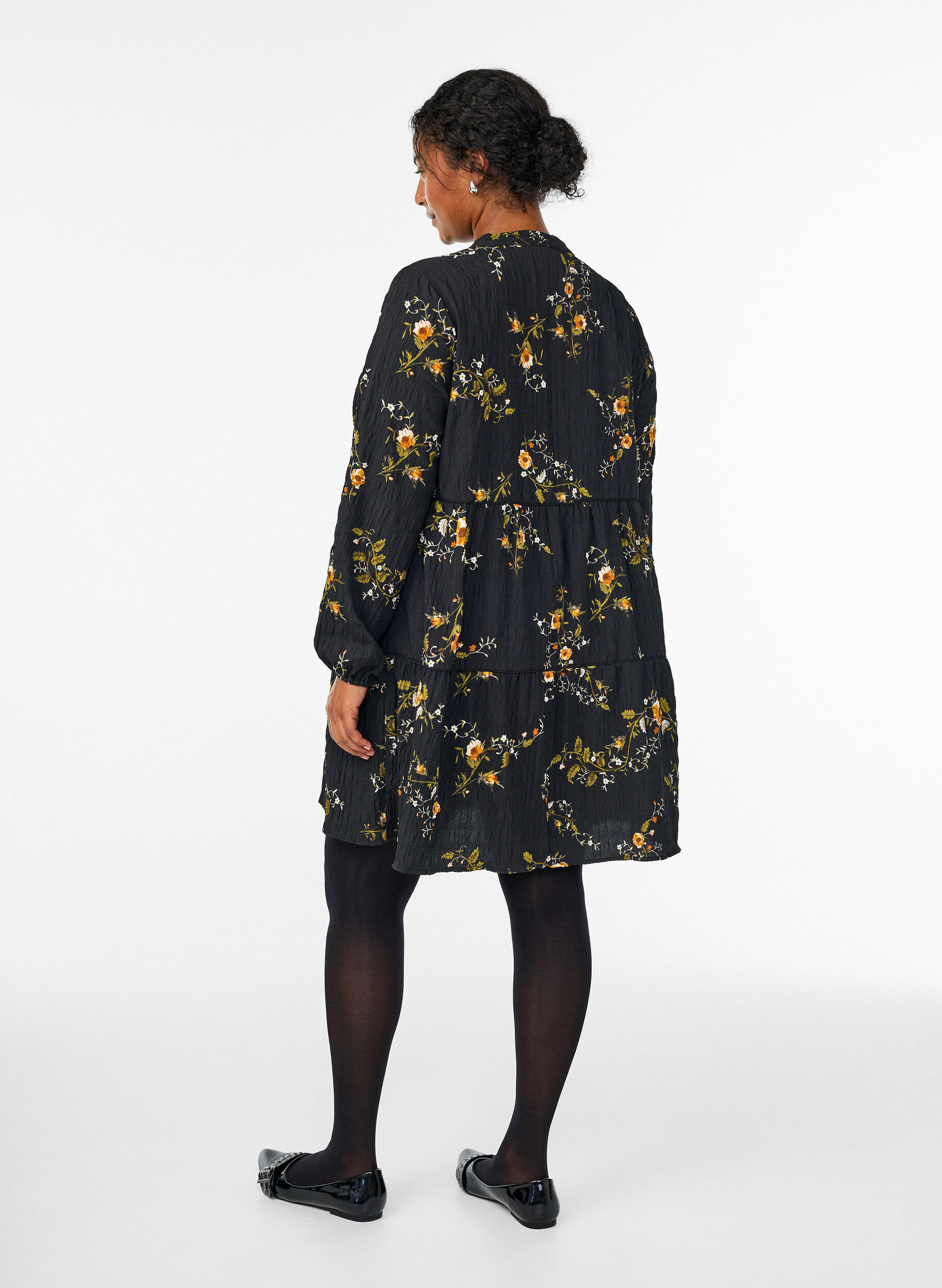ZizziRobes &agrave; imprim&eacute; floral avec fermeture &agrave; cravate, Noir, Model image number 2