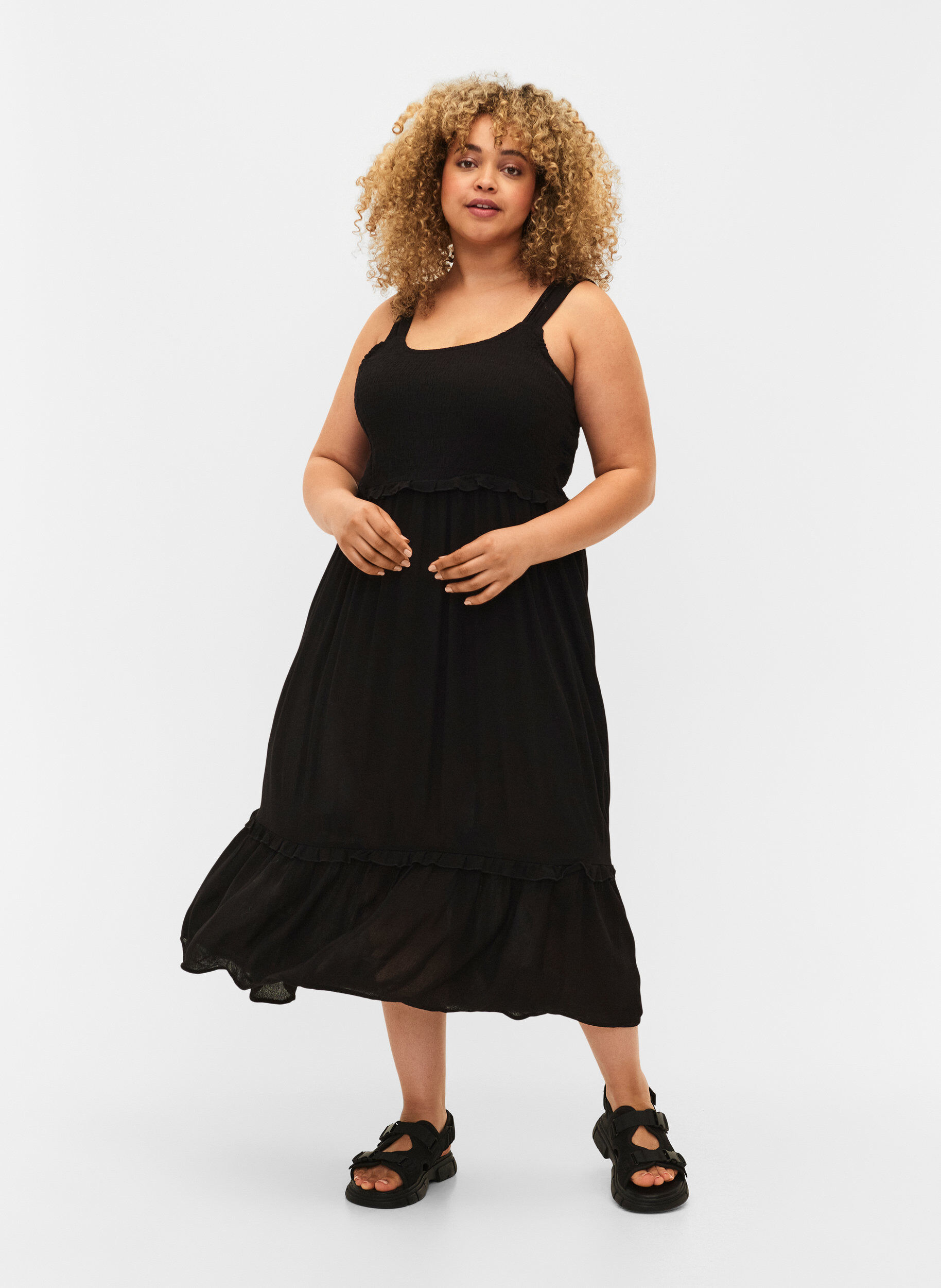 Zizzi Robe midi en viscose avec smock, Black, Model image number 0