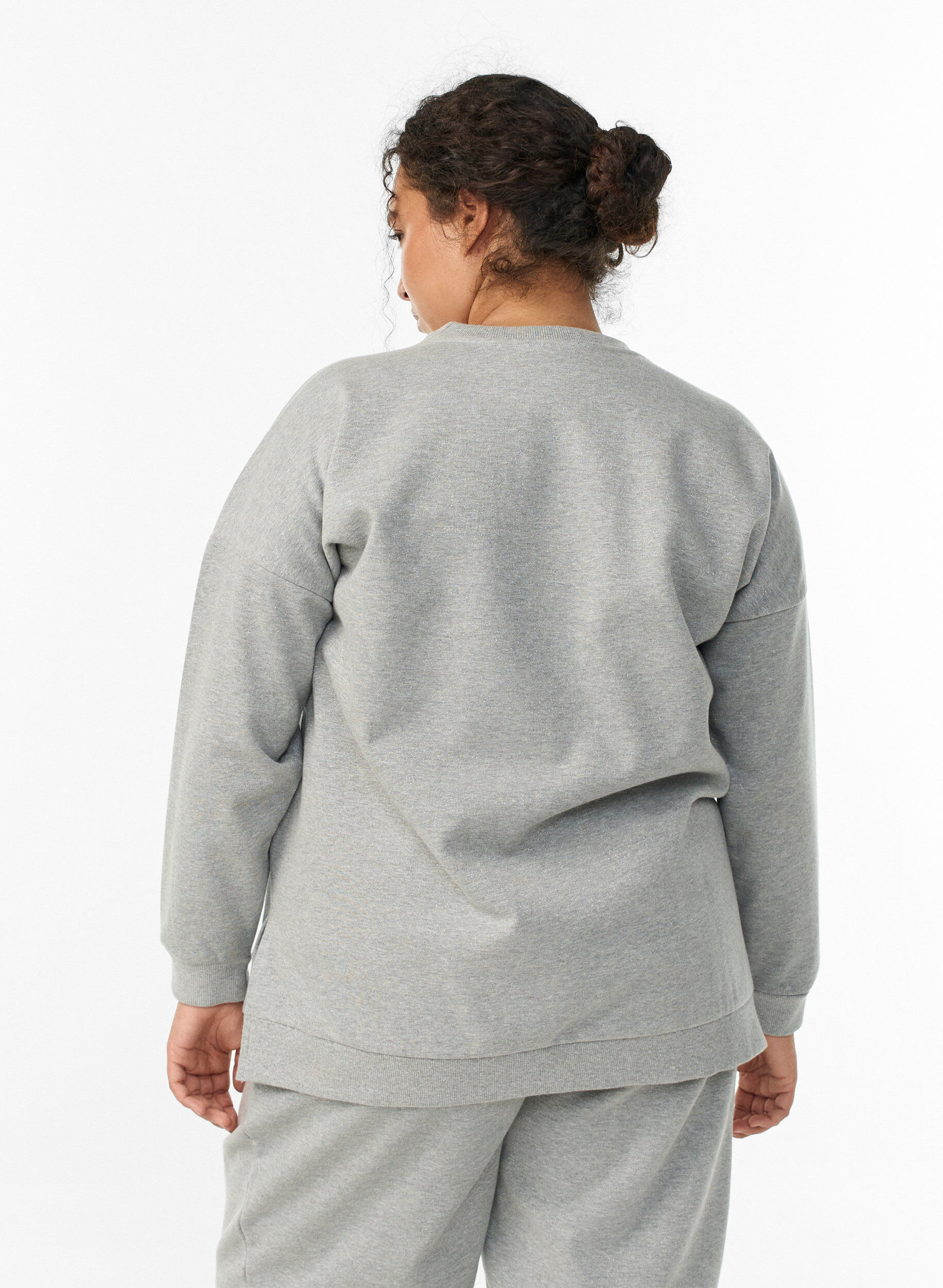 Zizzi Sweatshirt avec fentes et fil paillet&eacute;, Gris, Model image number 2