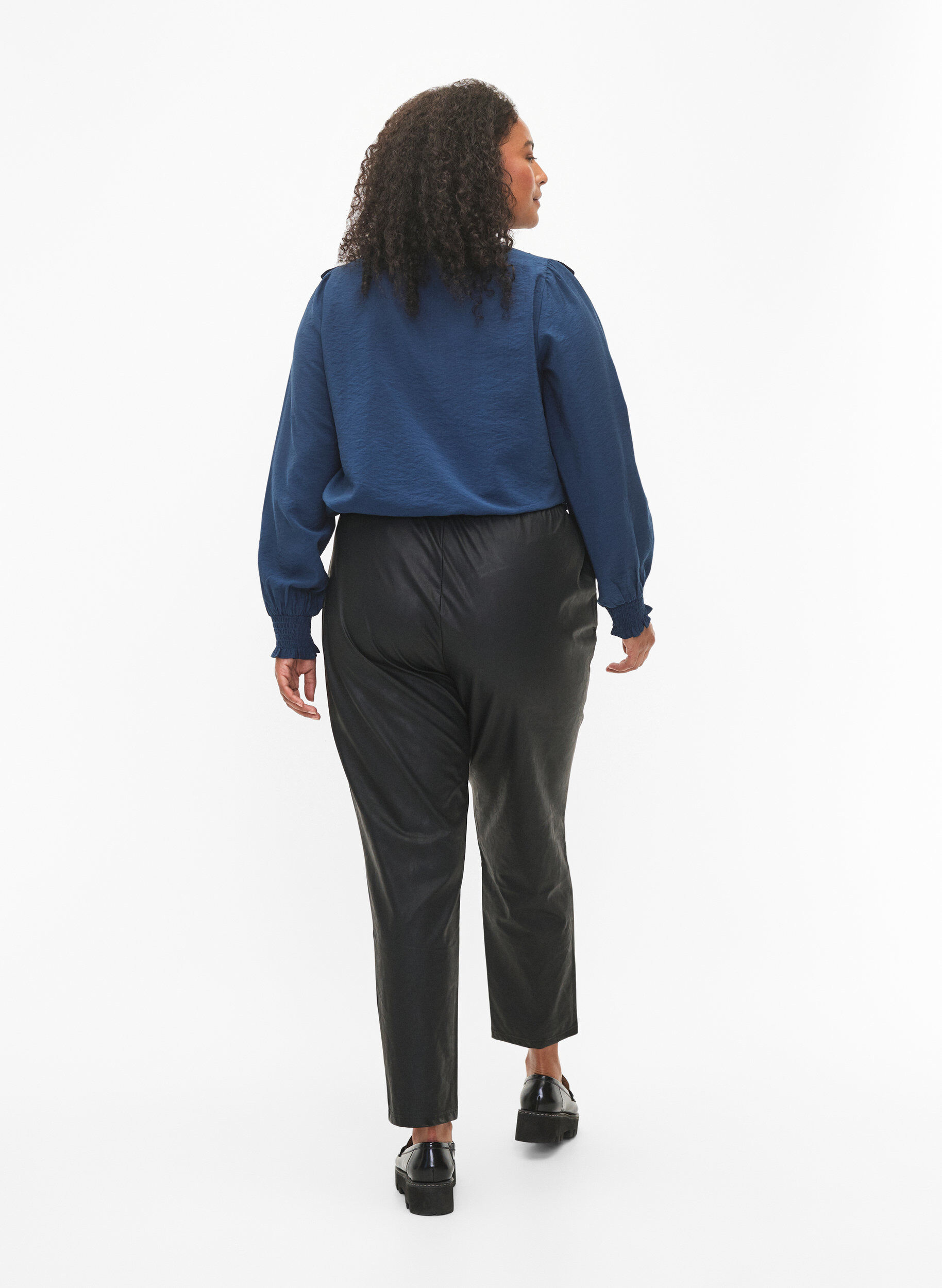 Zizzi Pantalon en imitation cuir avec des poches, Black, Model image number 1