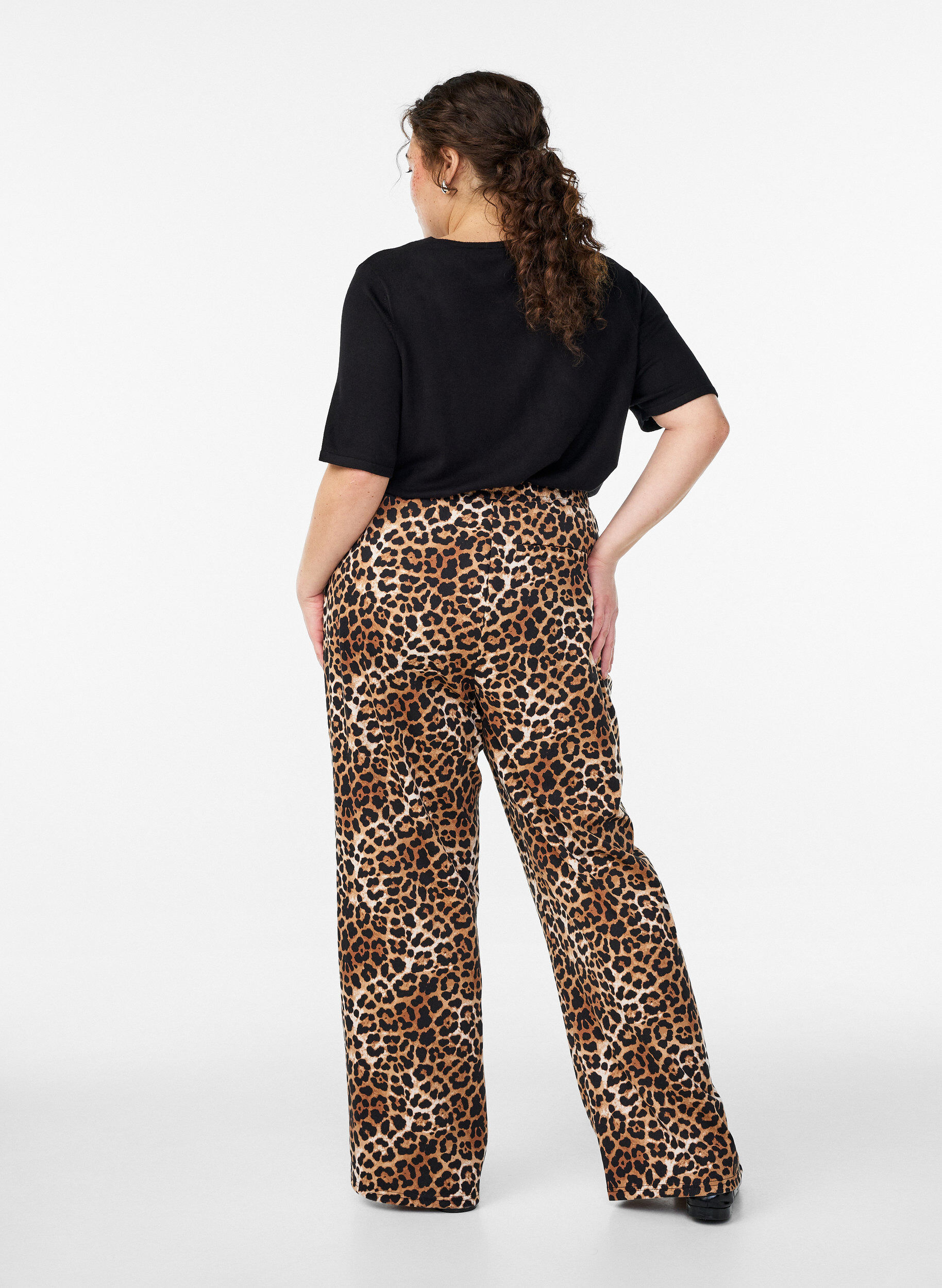 Zizzi Pantalon coupe droite imprim&eacute; l&eacute;opard, Marron, Model image number 1