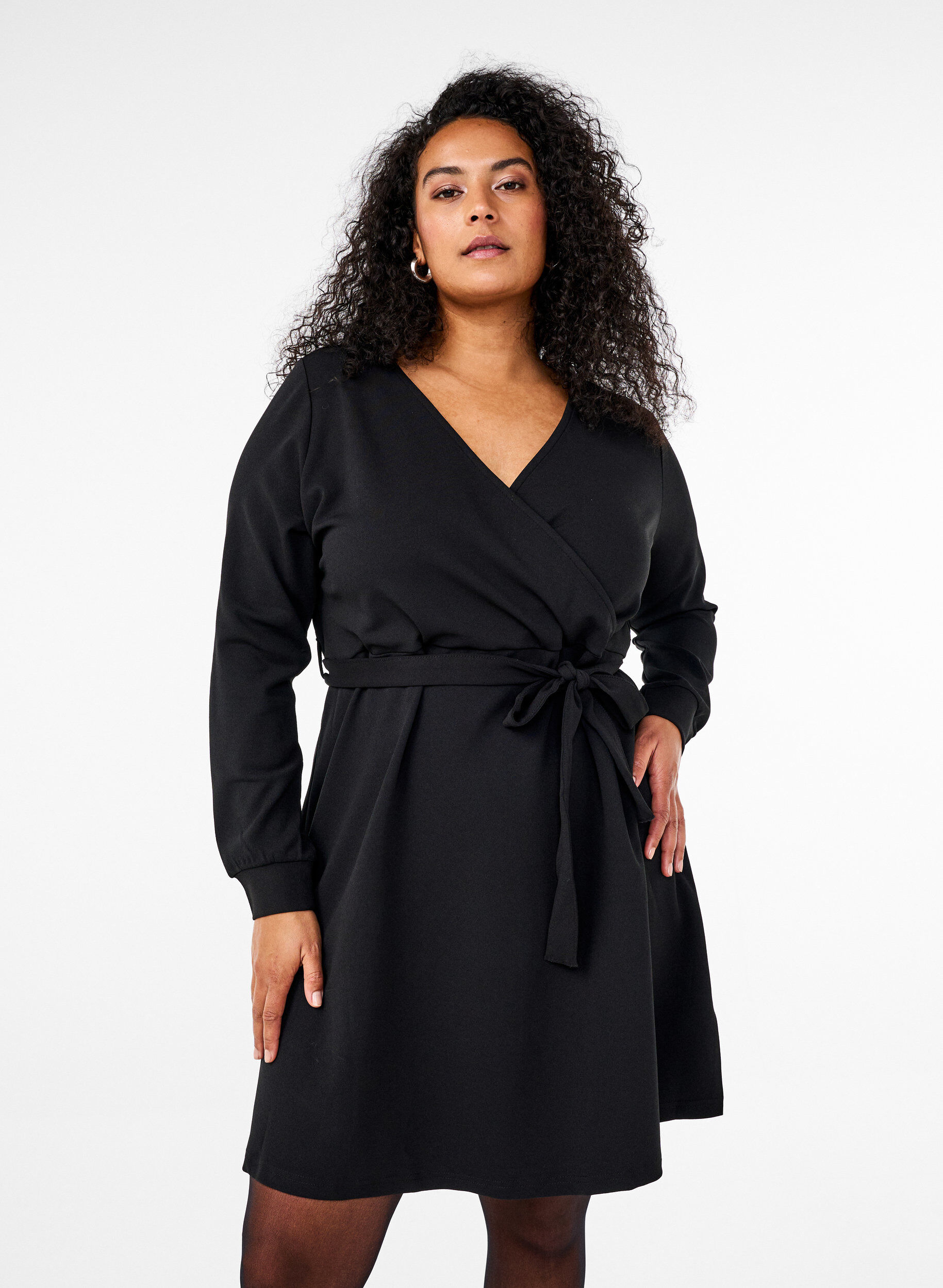 Zizzi Robe portefeuille avec liens, Black, Model image number 0