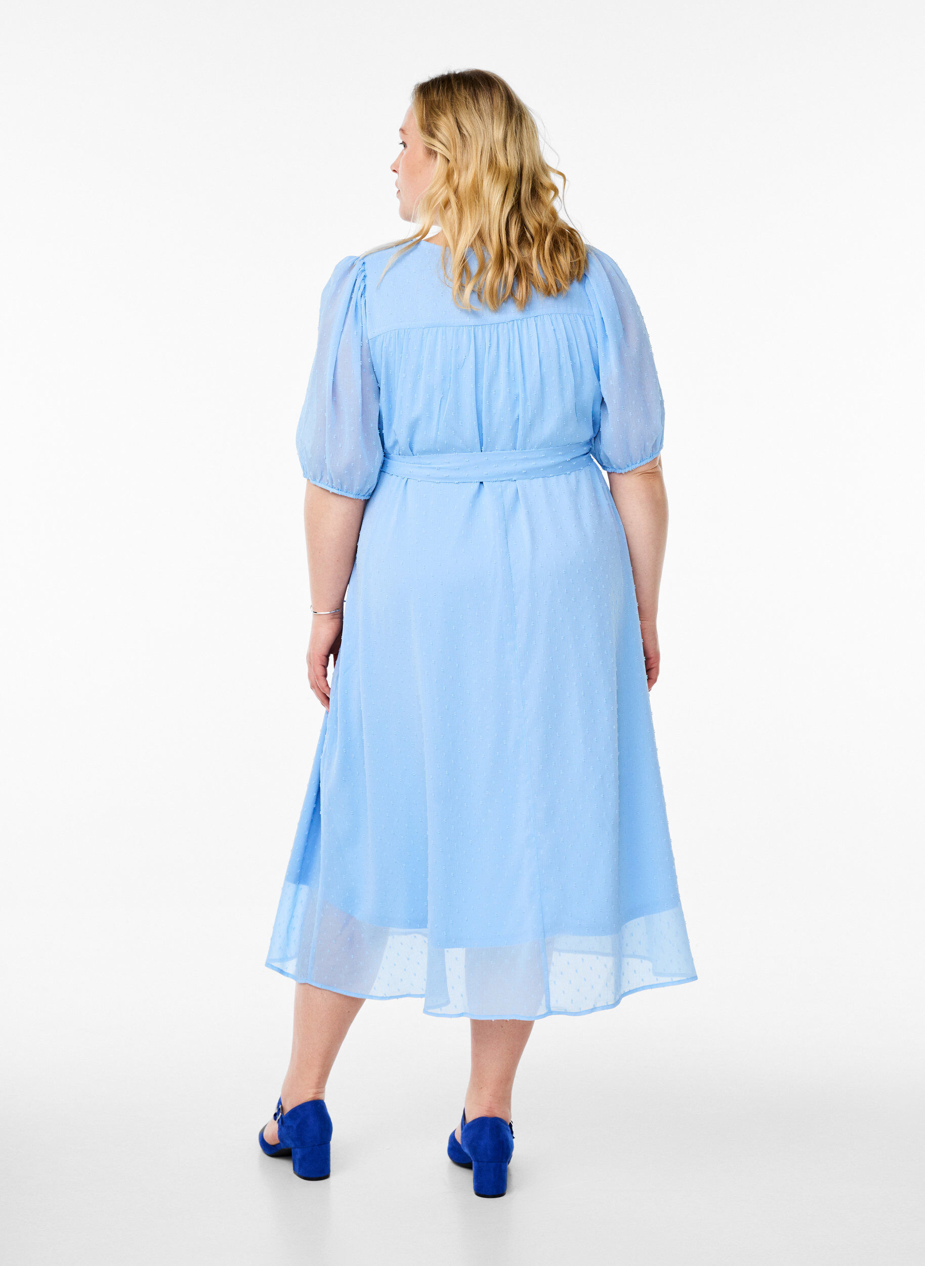 Zizzi Robe midi &agrave; encolure en V avec attaches &agrave; nouer, Bleu Clair, Model image number 1