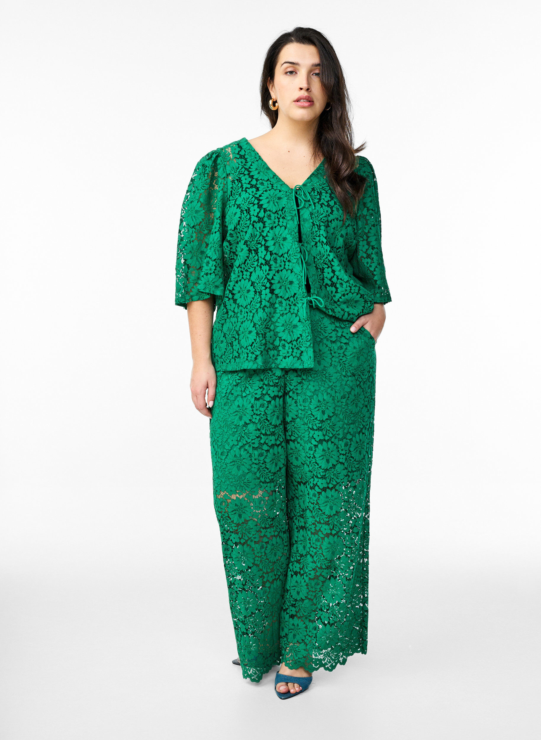 Zizzi Pantalon taille haute en dentelle et avec des poches, Vert, Model image number 0