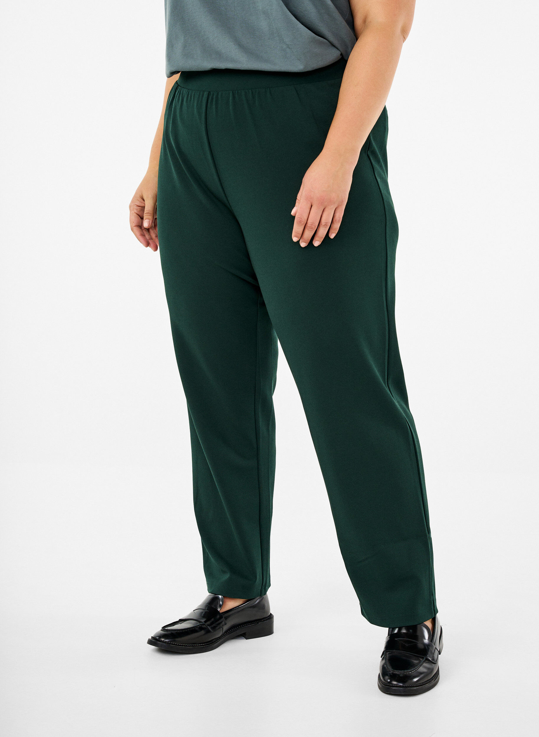 Zizzi FLASH - Pantalon &agrave; coupe droite, Vert fonc&eacute;, Model image number 2