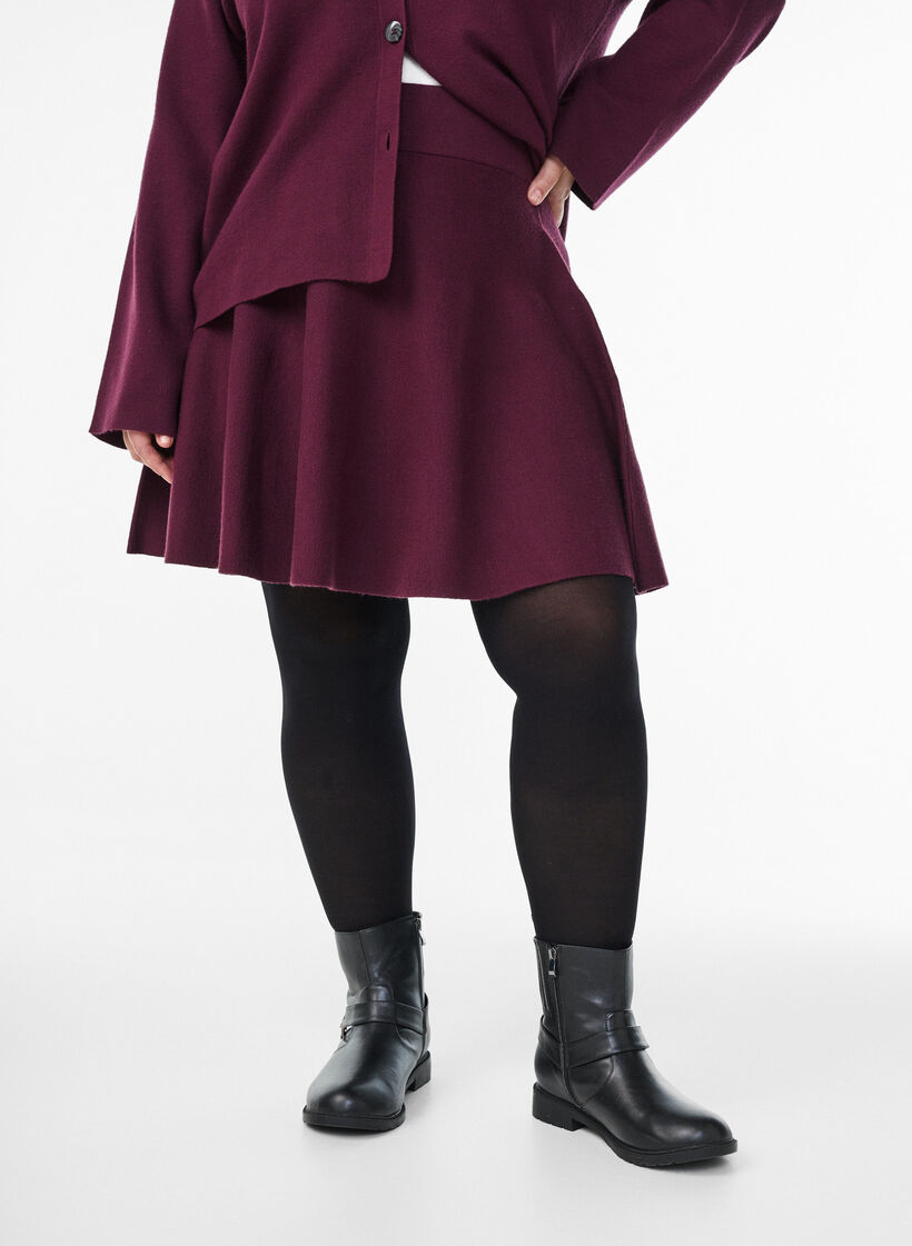 Jupe courte en maille à coupe évasée, Bordeaux foncé, Model