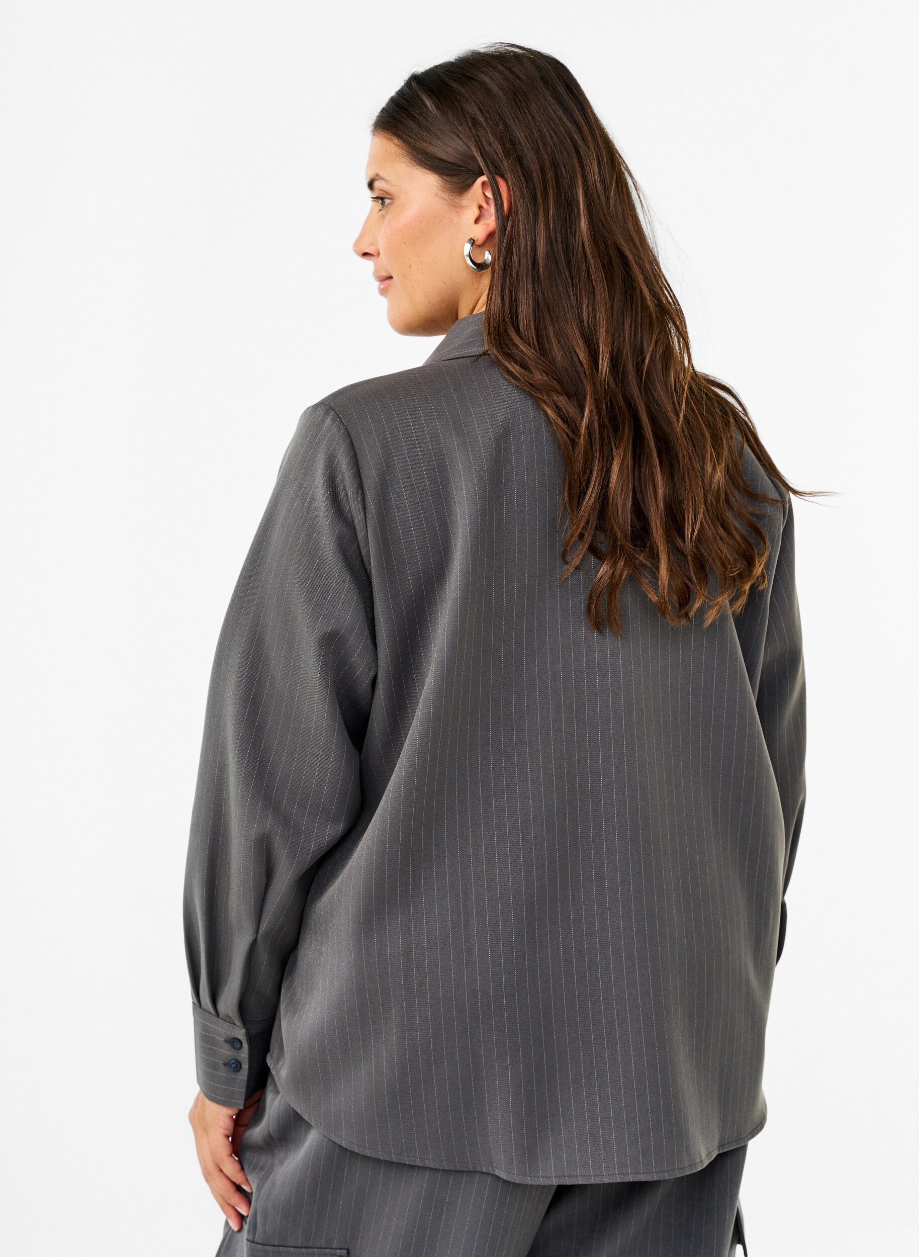 Zizzi  Chemise milleraies &agrave; col et poches de poitrine, Dark Shadow Pin St., Model image number 1