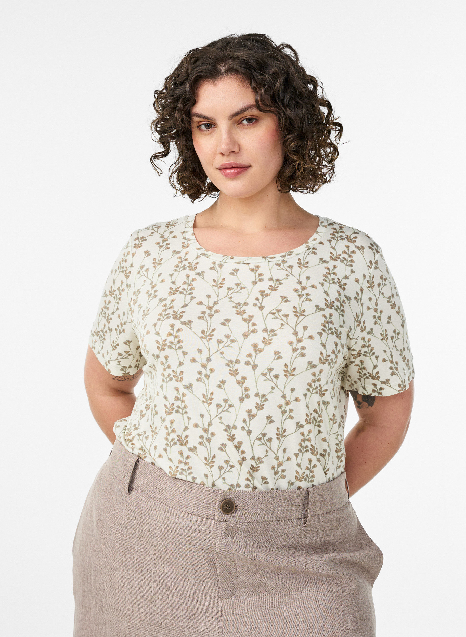 T-shirt avec imprim&eacute; floral, Vanille, Model