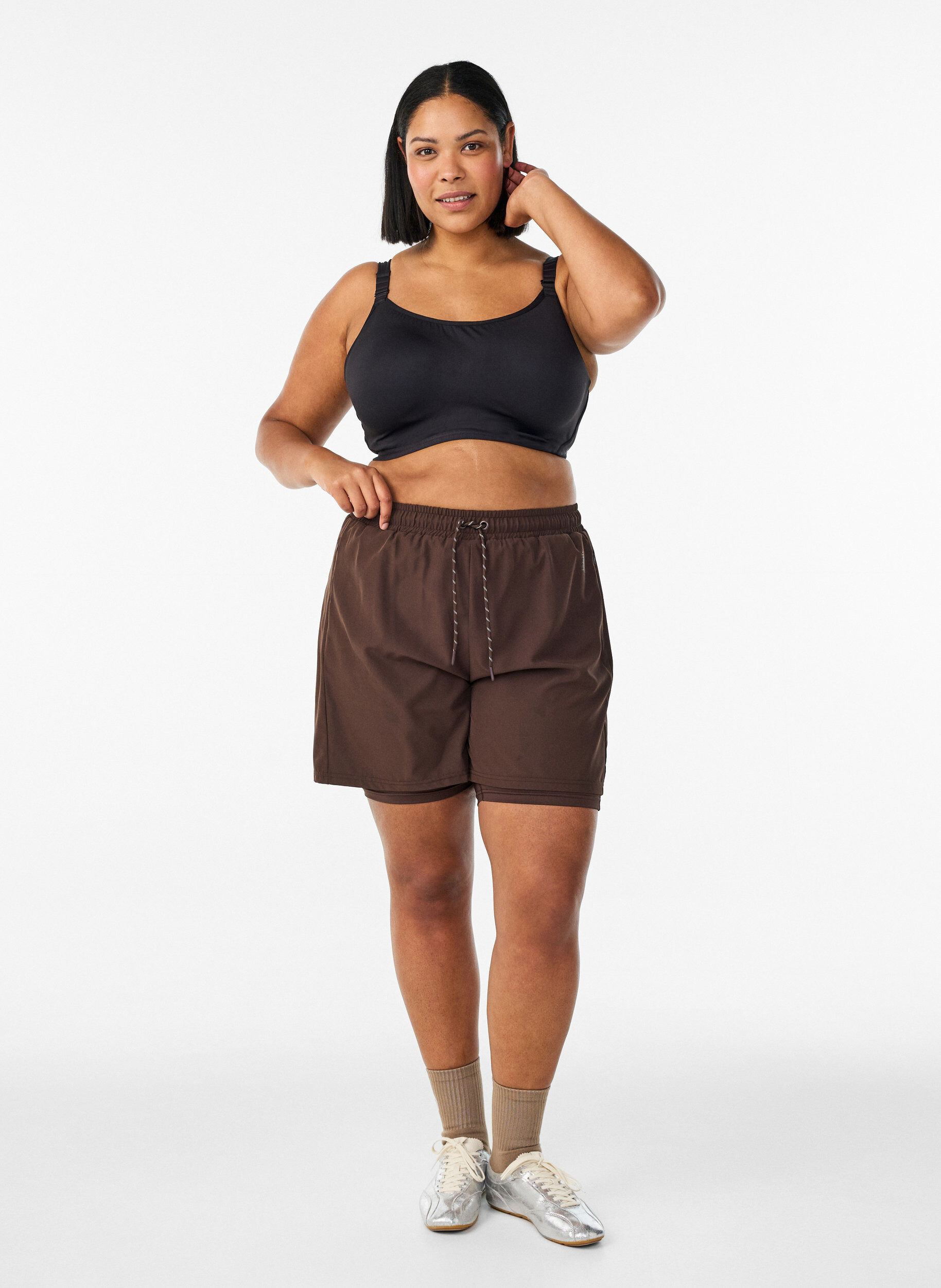 ZizziSoutien-gorge de sport maintien &eacute;lev&eacute; avec armatures et bretelles rembourr&eacute;es, Noir, Model image number 1