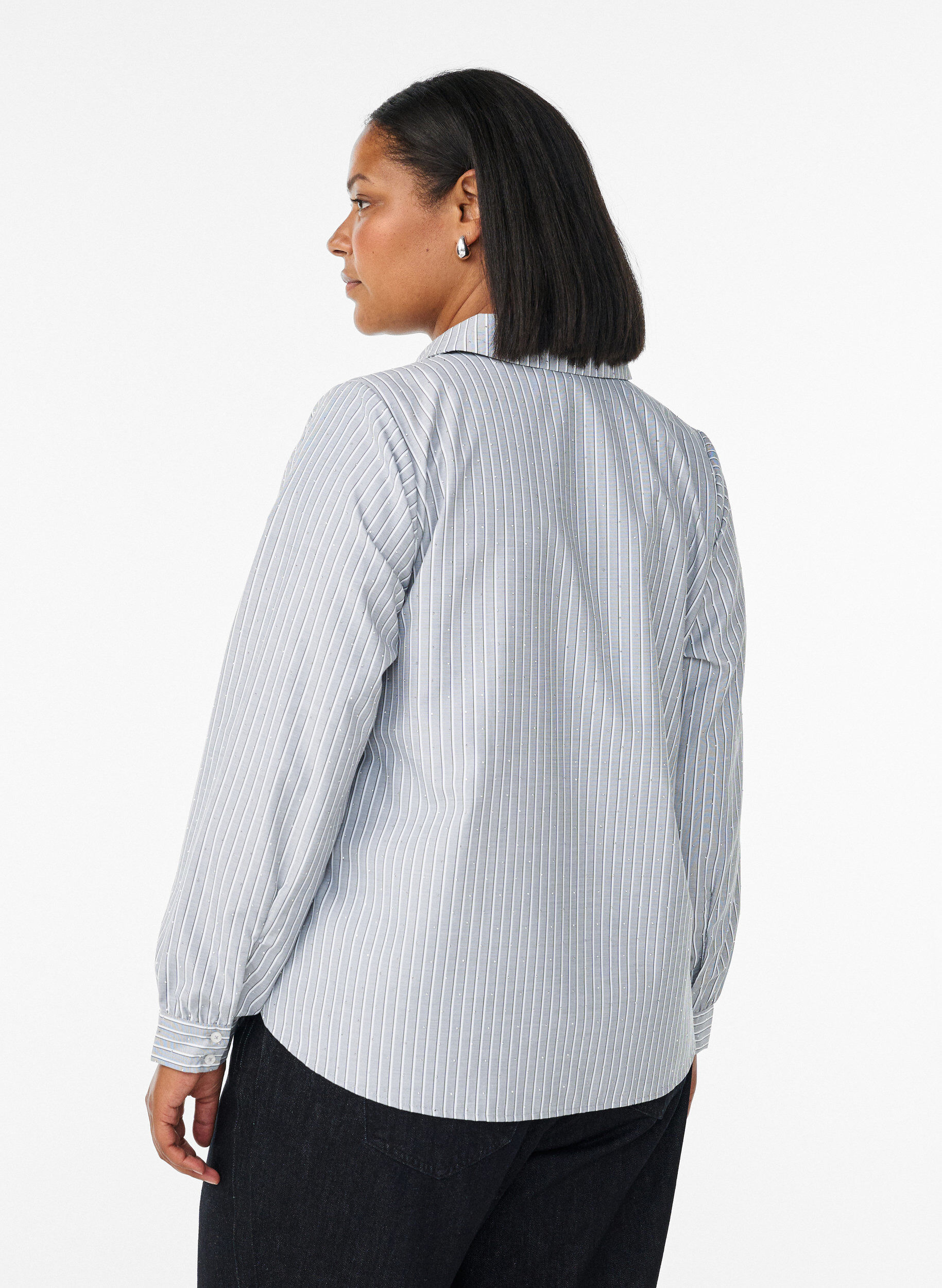 Zizzi Chemise ray&eacute;e avec des clous, Noir, Model image number 2