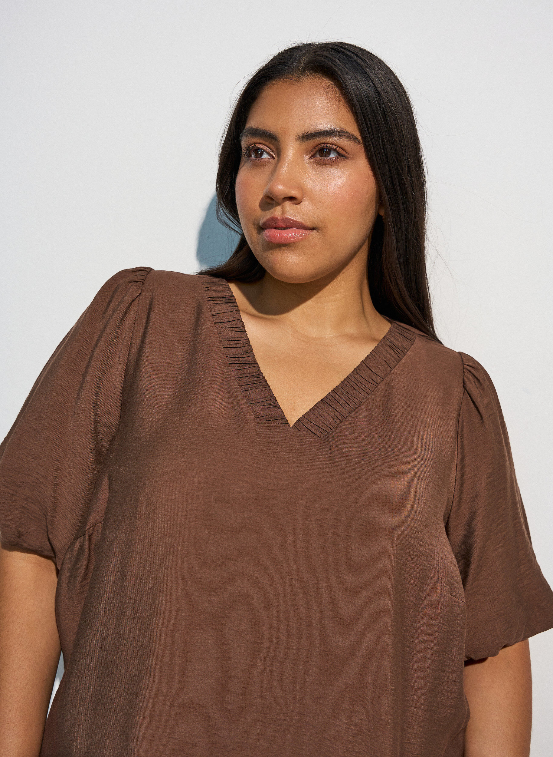 ZizziBlouse avec manches ballon et col en V, Marron, Model image number 3