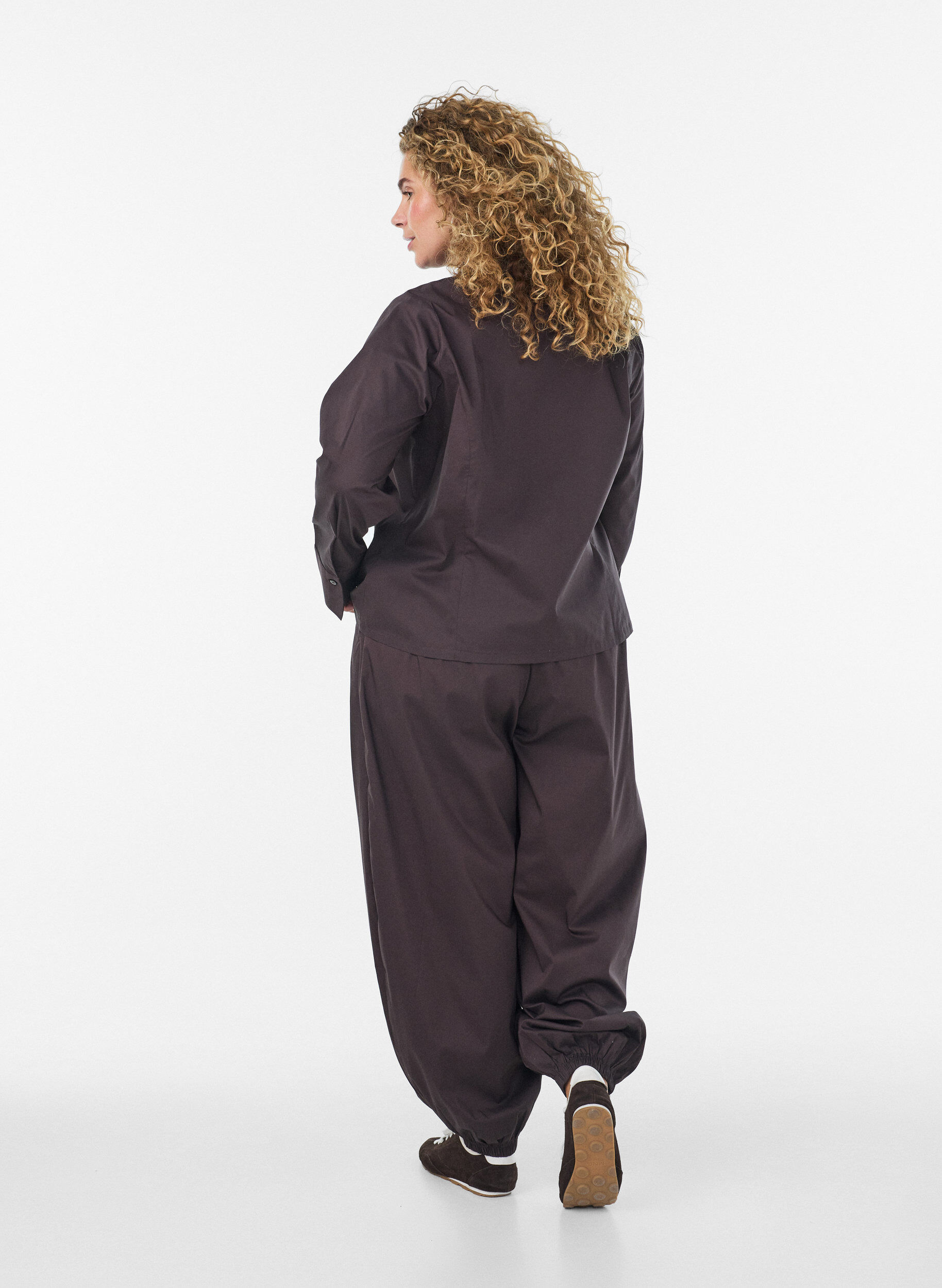 ZizziPantalon ballon avec poches et ceinture &eacute;lastique, Marron, Model image number 1