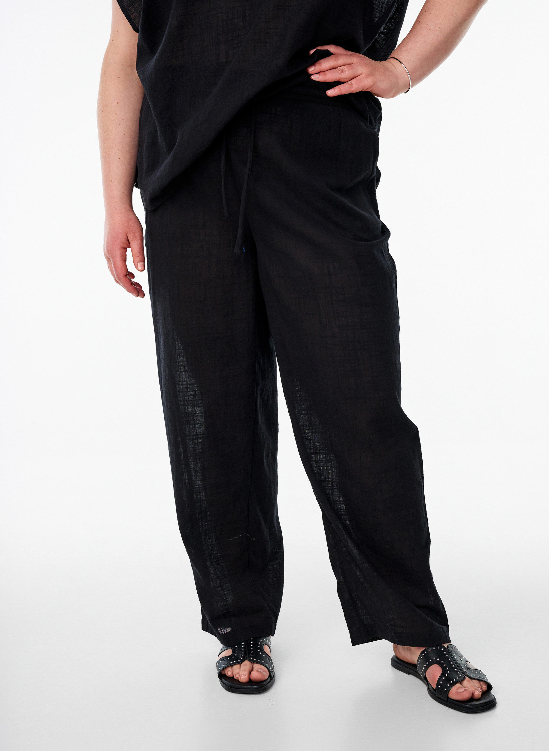 Zizzi FLASH - Pantalon coupe droite avec taille haute, Noir, Model image number 2