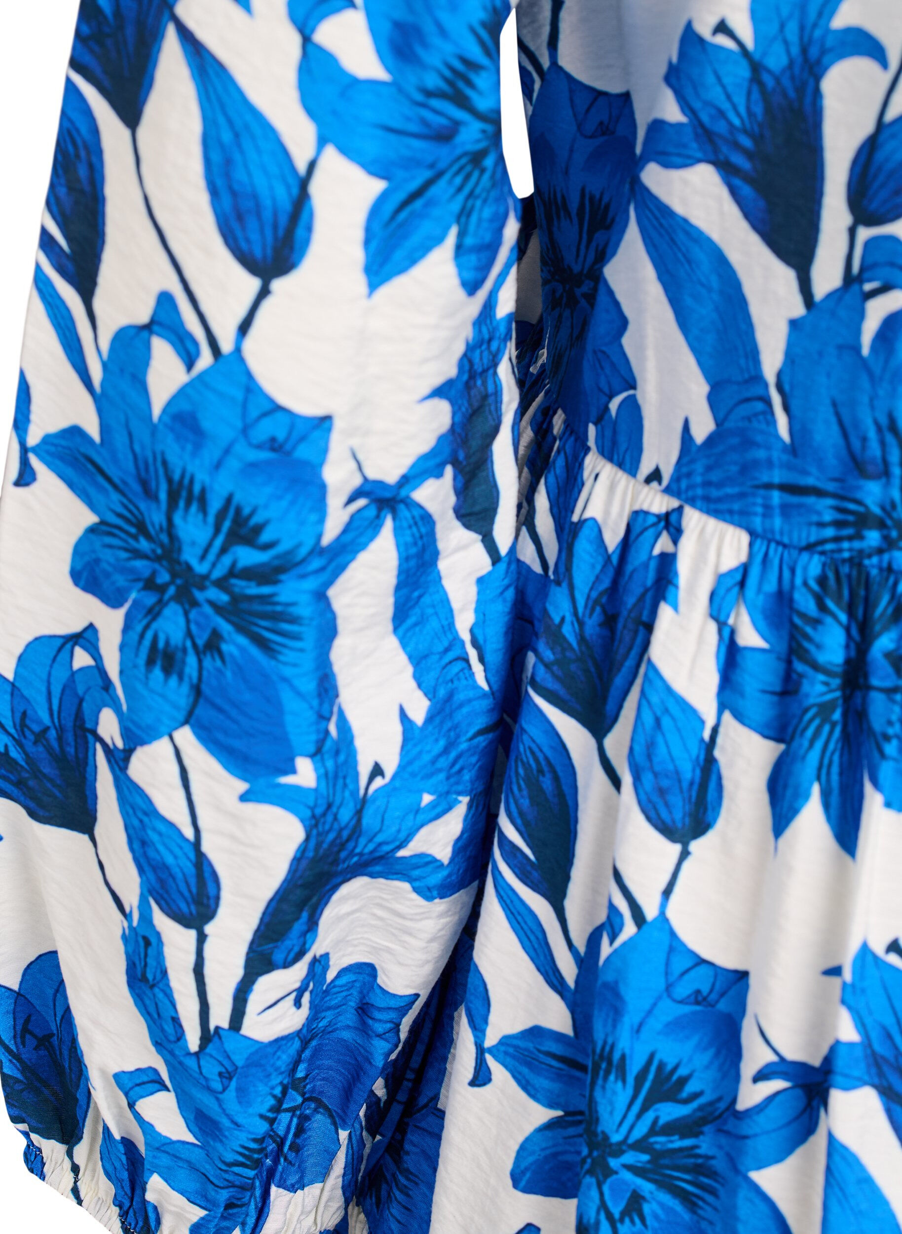 Zizzi Robe portefeuille &agrave; fleurs avec ceinture &agrave; nouer, Vanille, Packshot image number 3