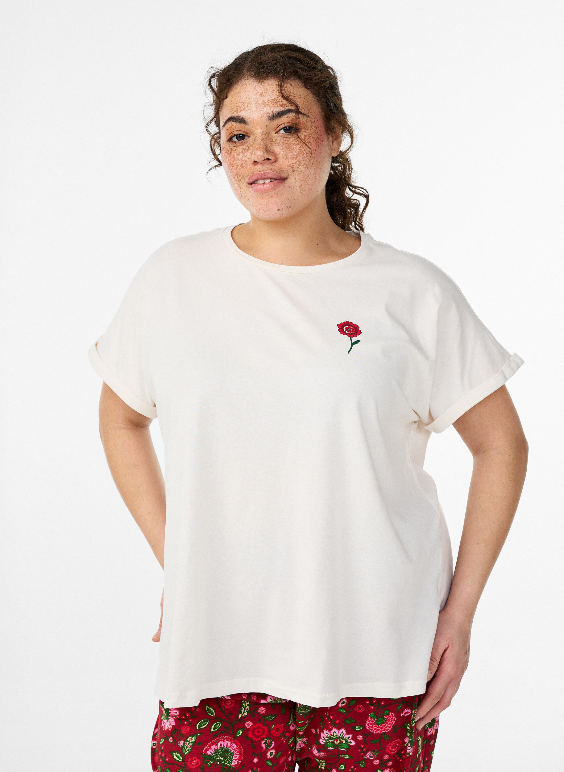 Zizzi T-shirt de nuit ample en coton avec imprim&eacute;, Vanille, Model image number 0