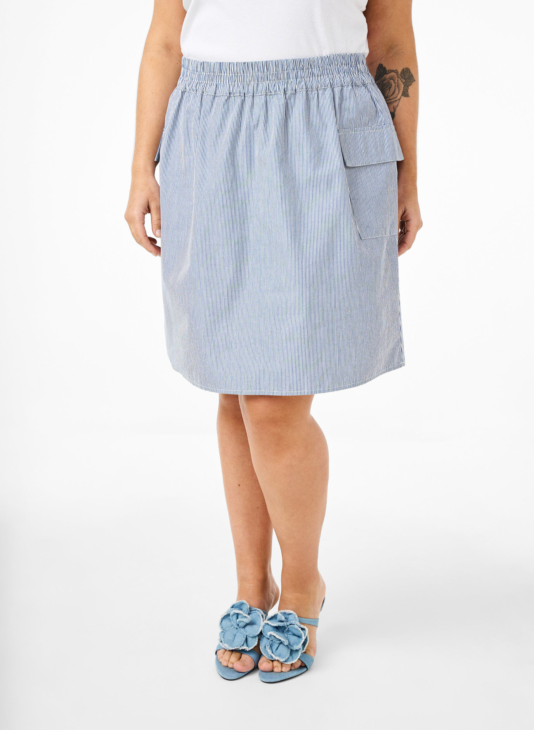 Zizzi Jupe courte en coton avec ceinture &eacute;lastique, Bleu, Model image number 3