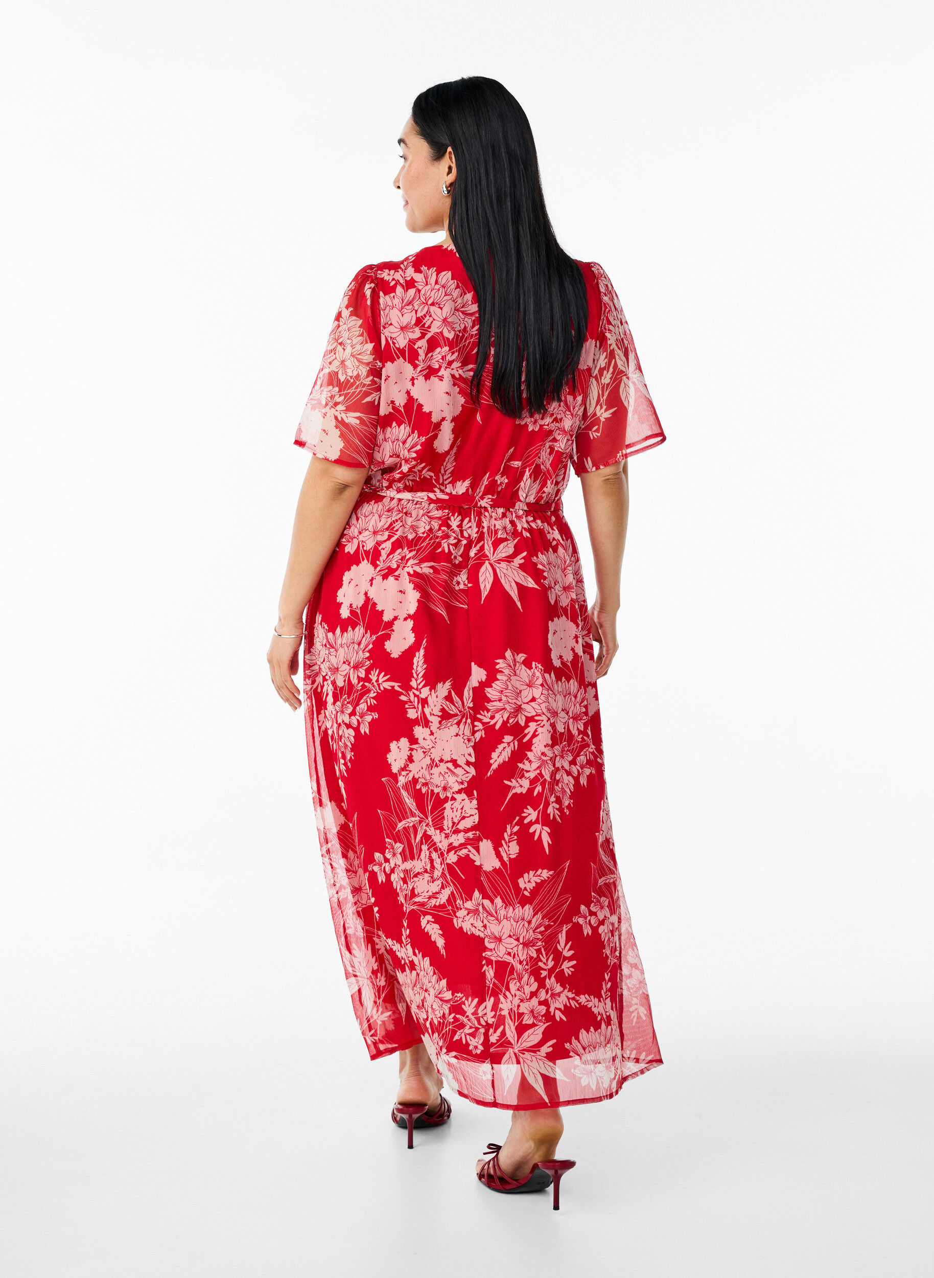 Zizzi Longue robe en mousseline &agrave; imprim&eacute; floral, Red Flower AOP, Model image number 1