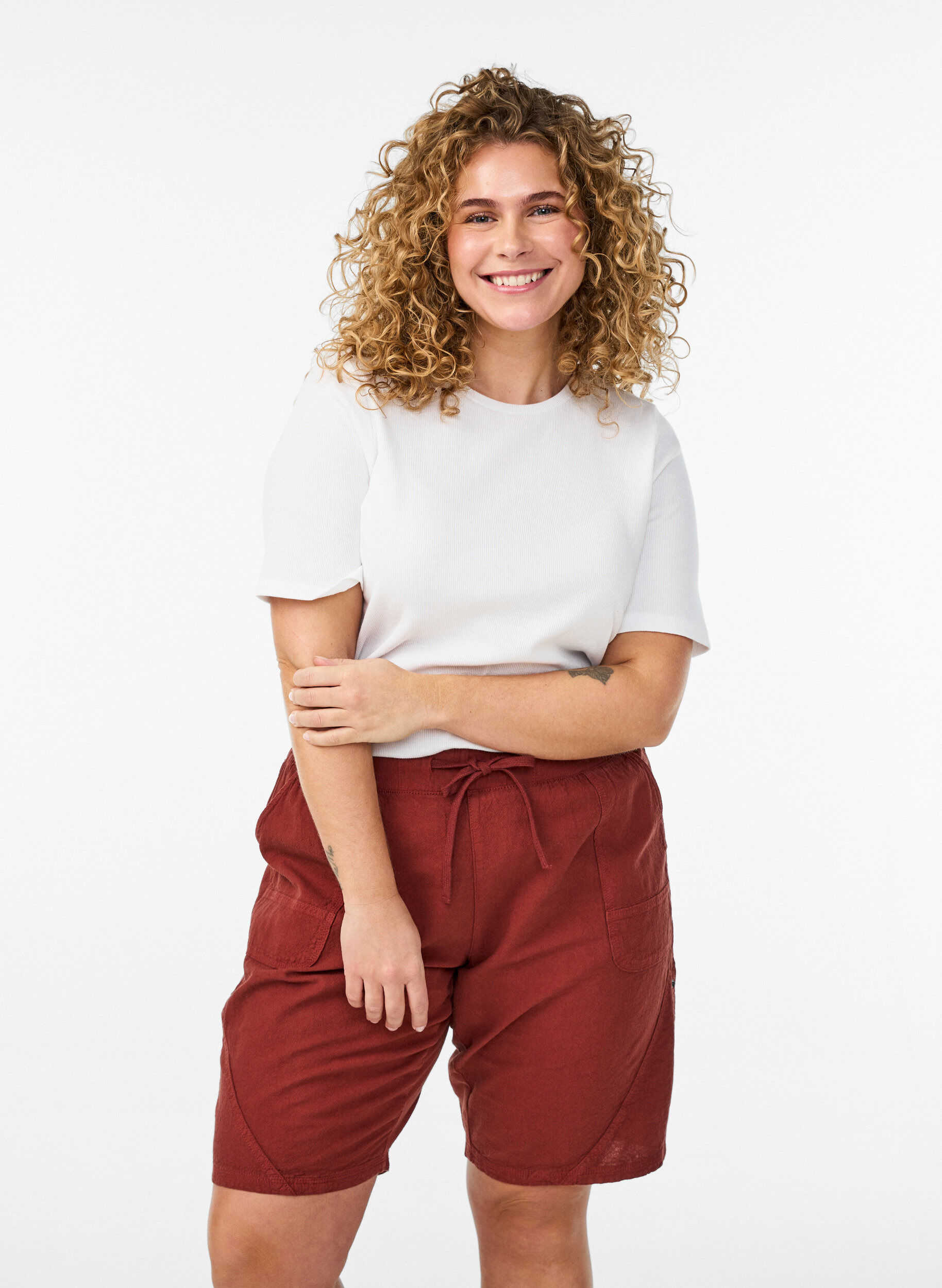 Short en coton ample avec poches, Bordeaux, Model