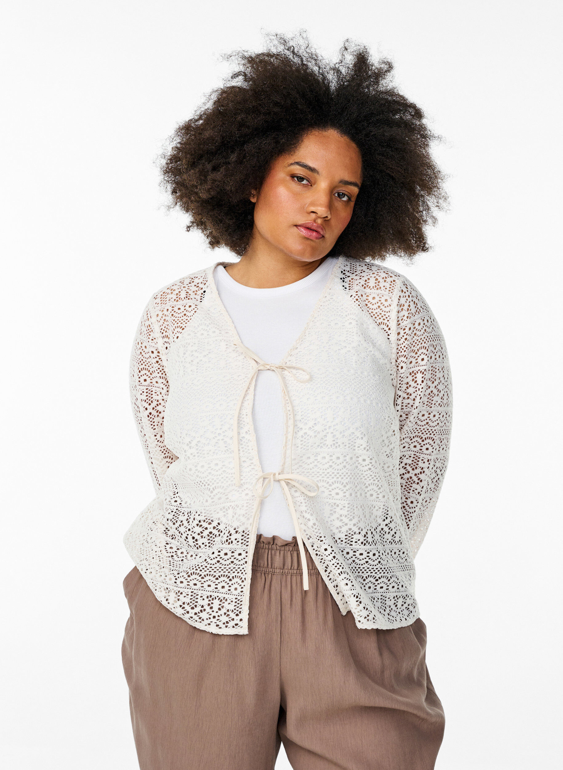 Cardigan avec motif ajour&eacute; et cordons de serrage, Vanille, Model
