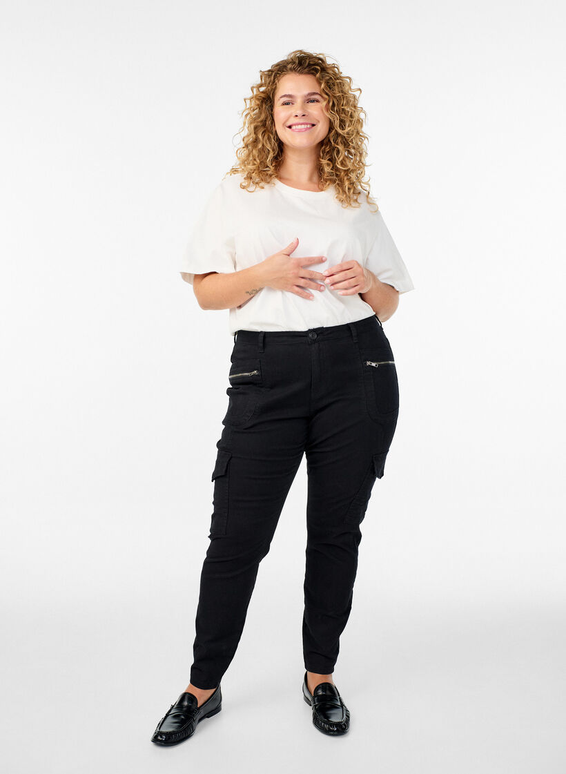 Pantalon slim fit avec poches cargo, Noir, Model image number 0