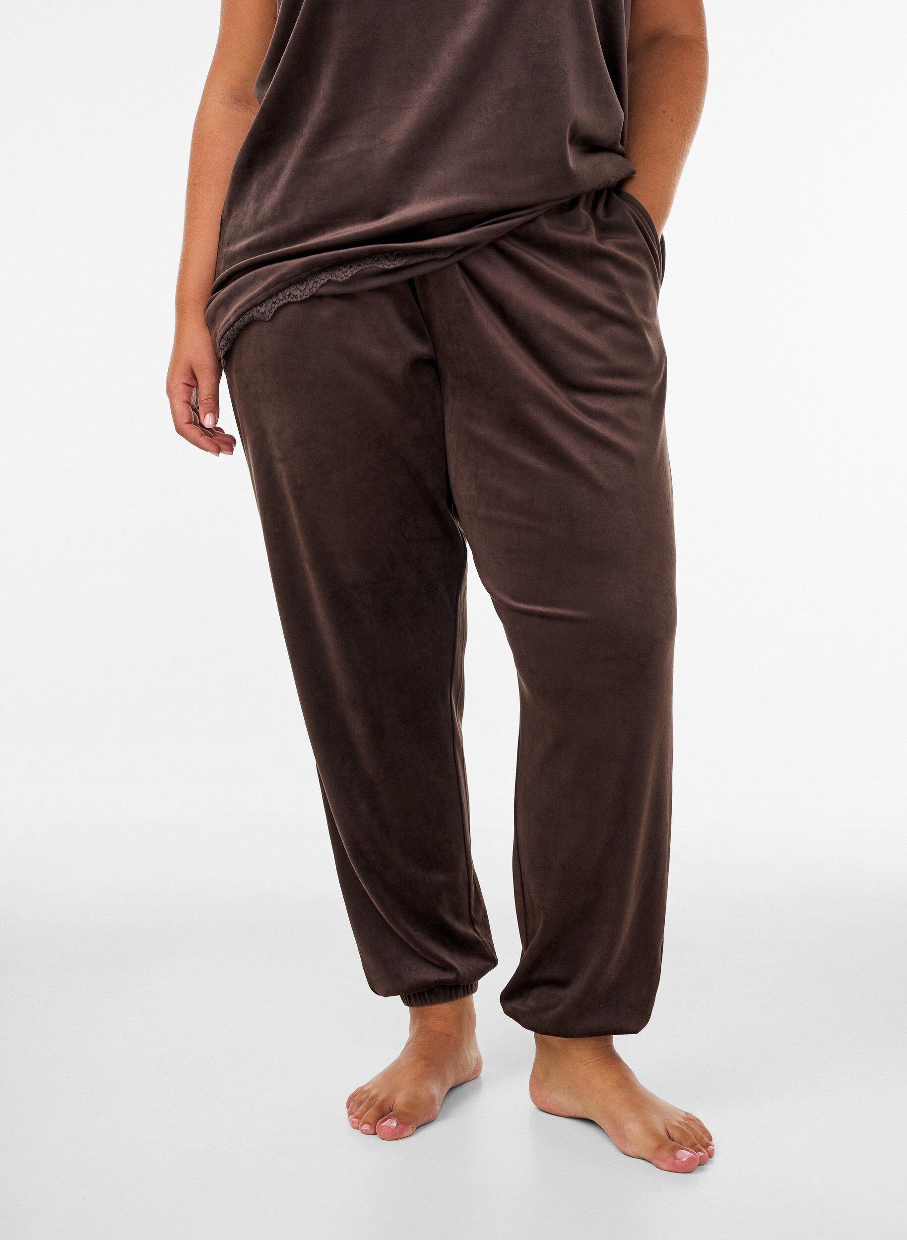 Pantalon ample en velours, Marron, Model
