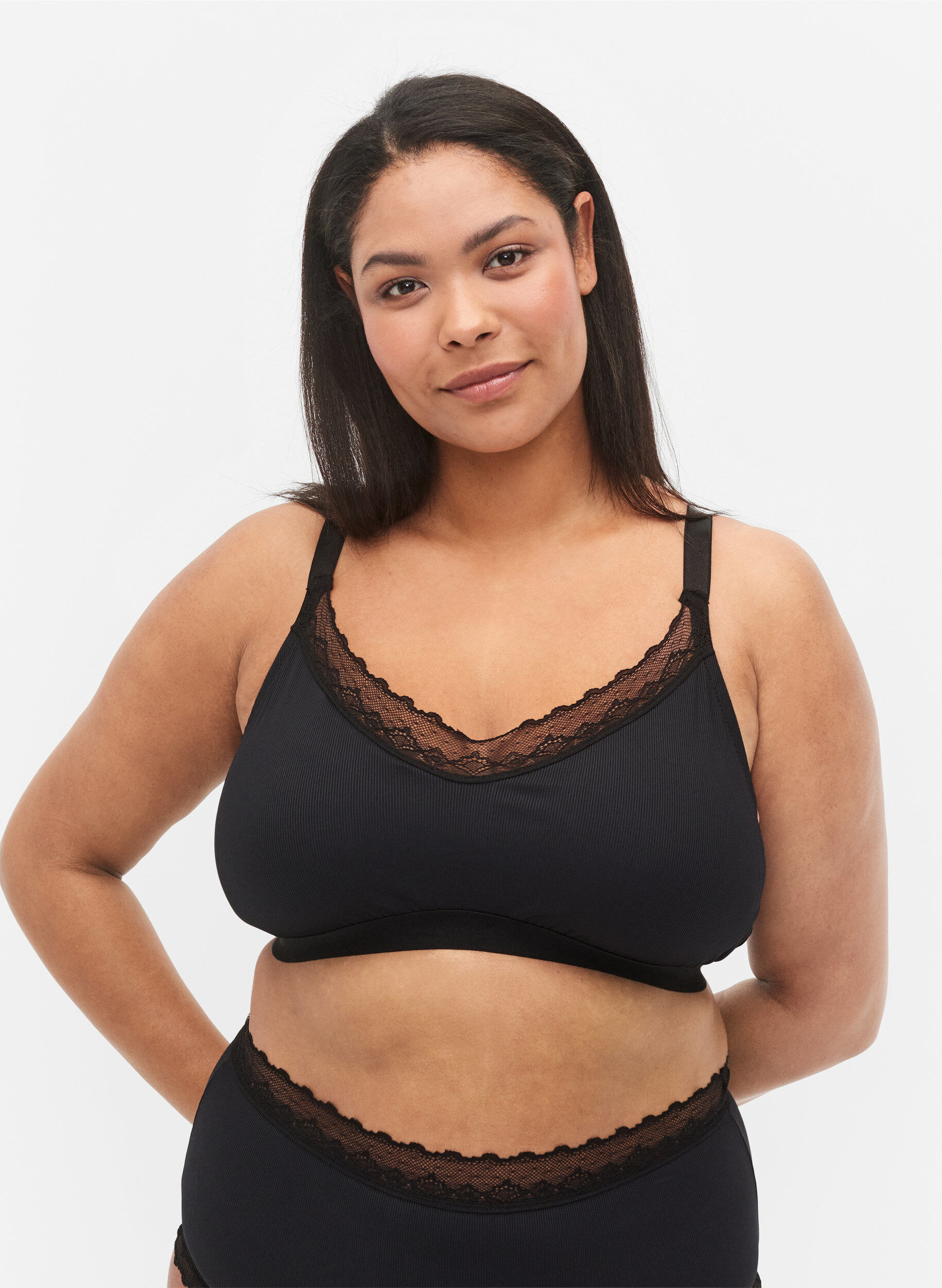Zizzi Soutien-gorge c&ocirc;tel&eacute; avec dentelle, Black, Model image number 0