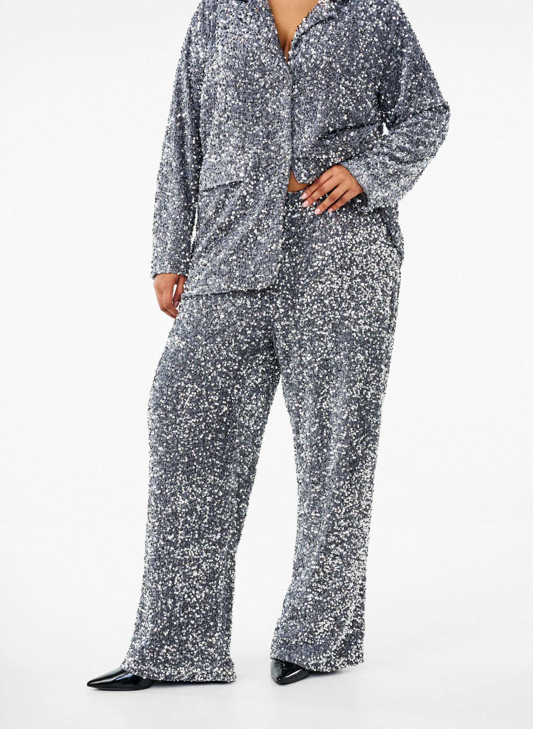 Zizzi Pantalon ample &agrave; paillettes taille haute, Silver, Model image number 2