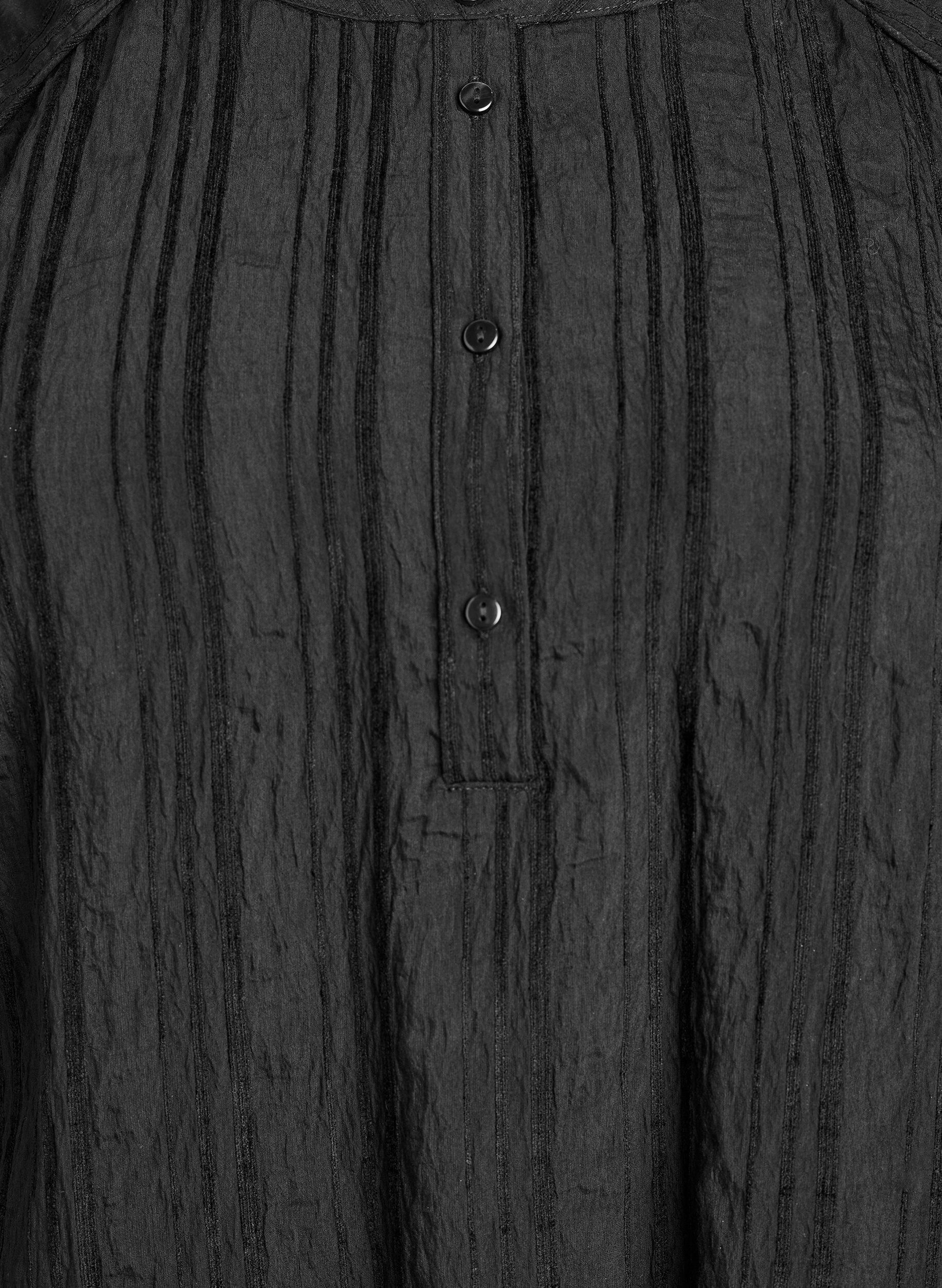 Zizzi Blouse avec texture ton sur ton et boutons, Noir, Packshot image number 2