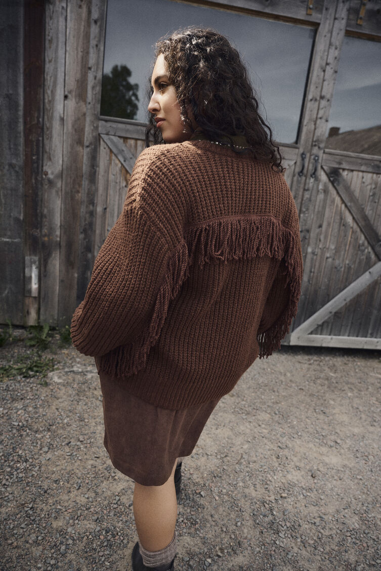 Tricot avec franges, , Model