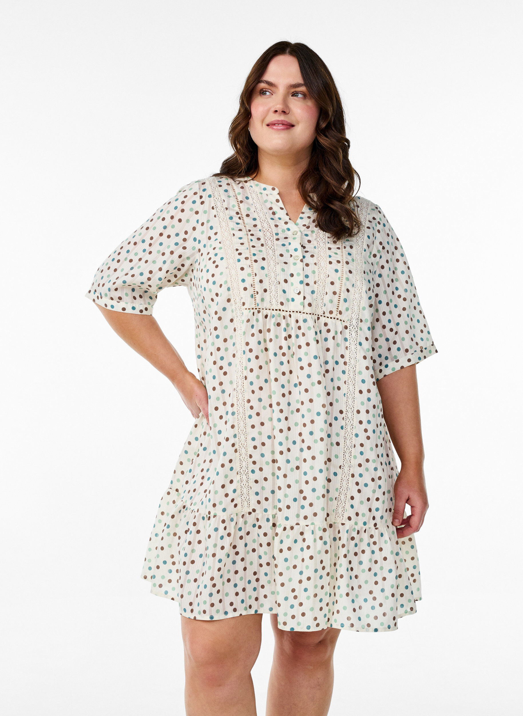 Robe courte en viscose avec bordure en dentelle et coupe trap&egrave;ze, Blanc, Model