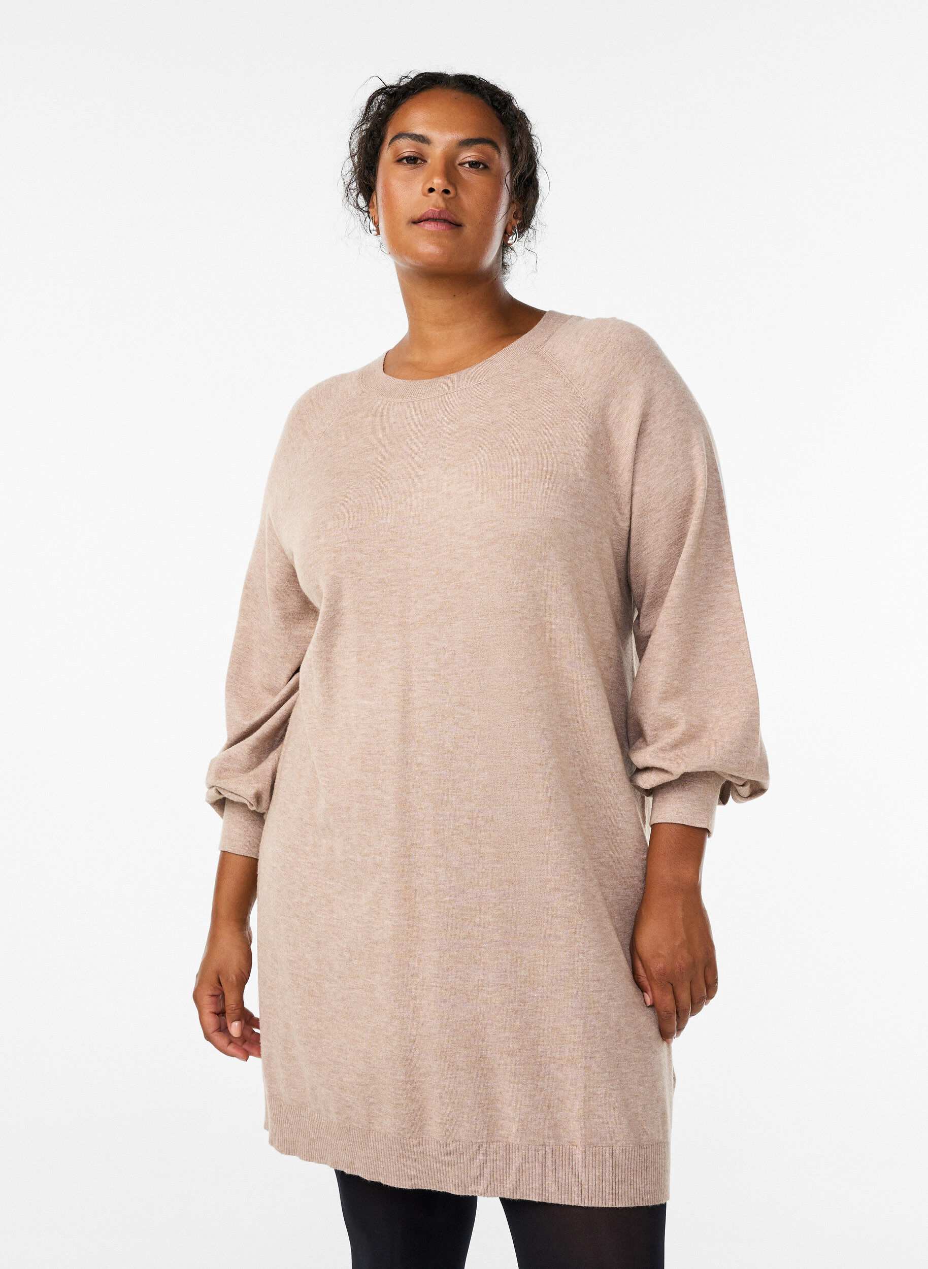 Zizzi Robe courte en maille avec manches raglan, Beige, Model image number 0